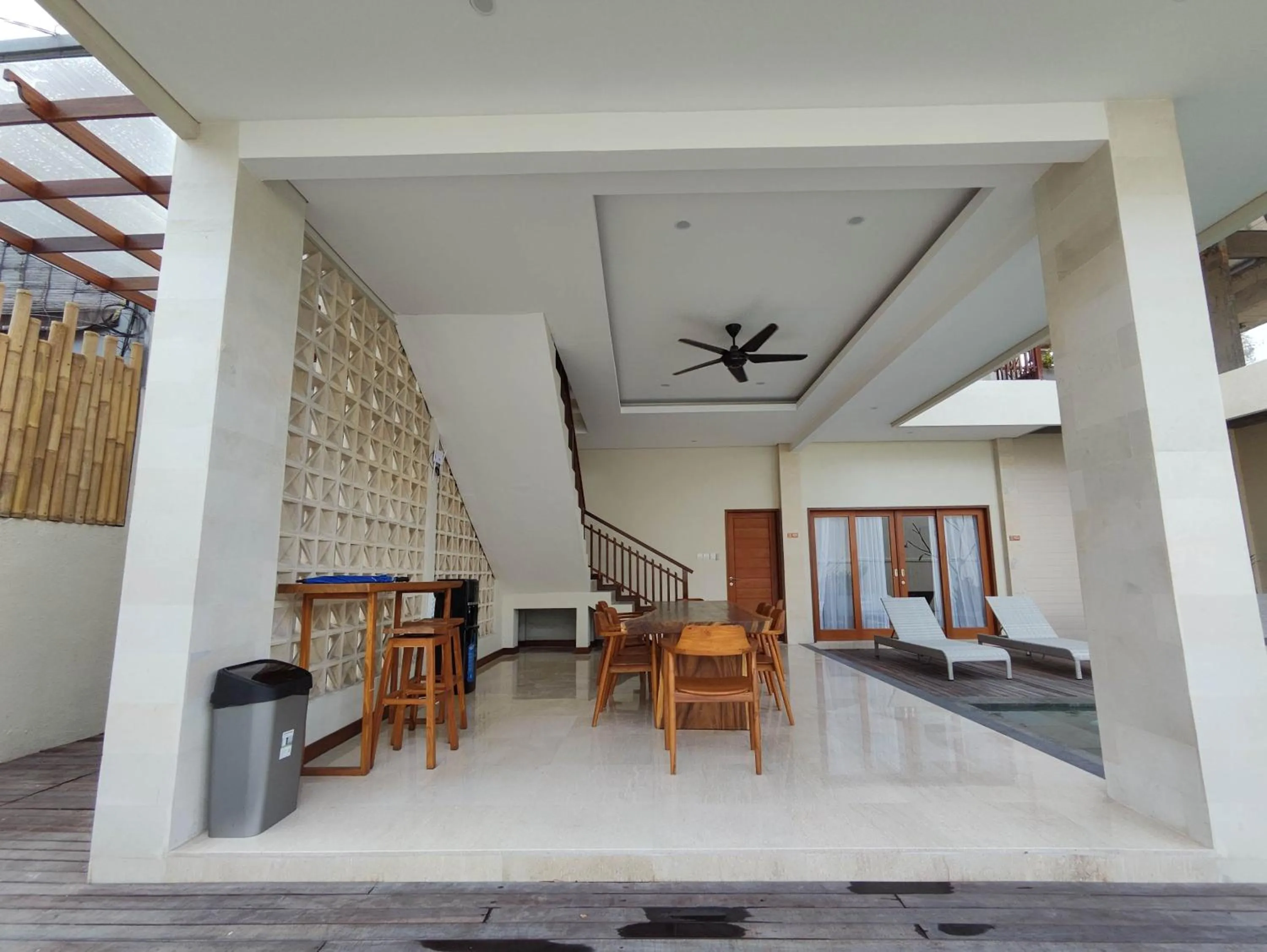 Deluxe Room Swimming Pool Level in Villa Lovecho