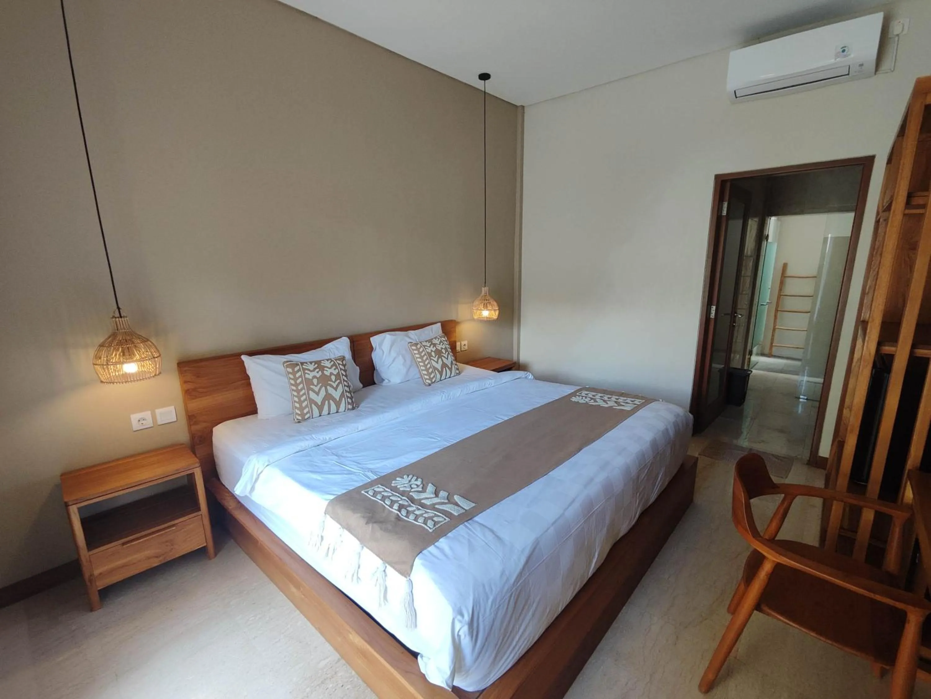 Deluxe Room Swimming Pool Access in Villa Lovecho