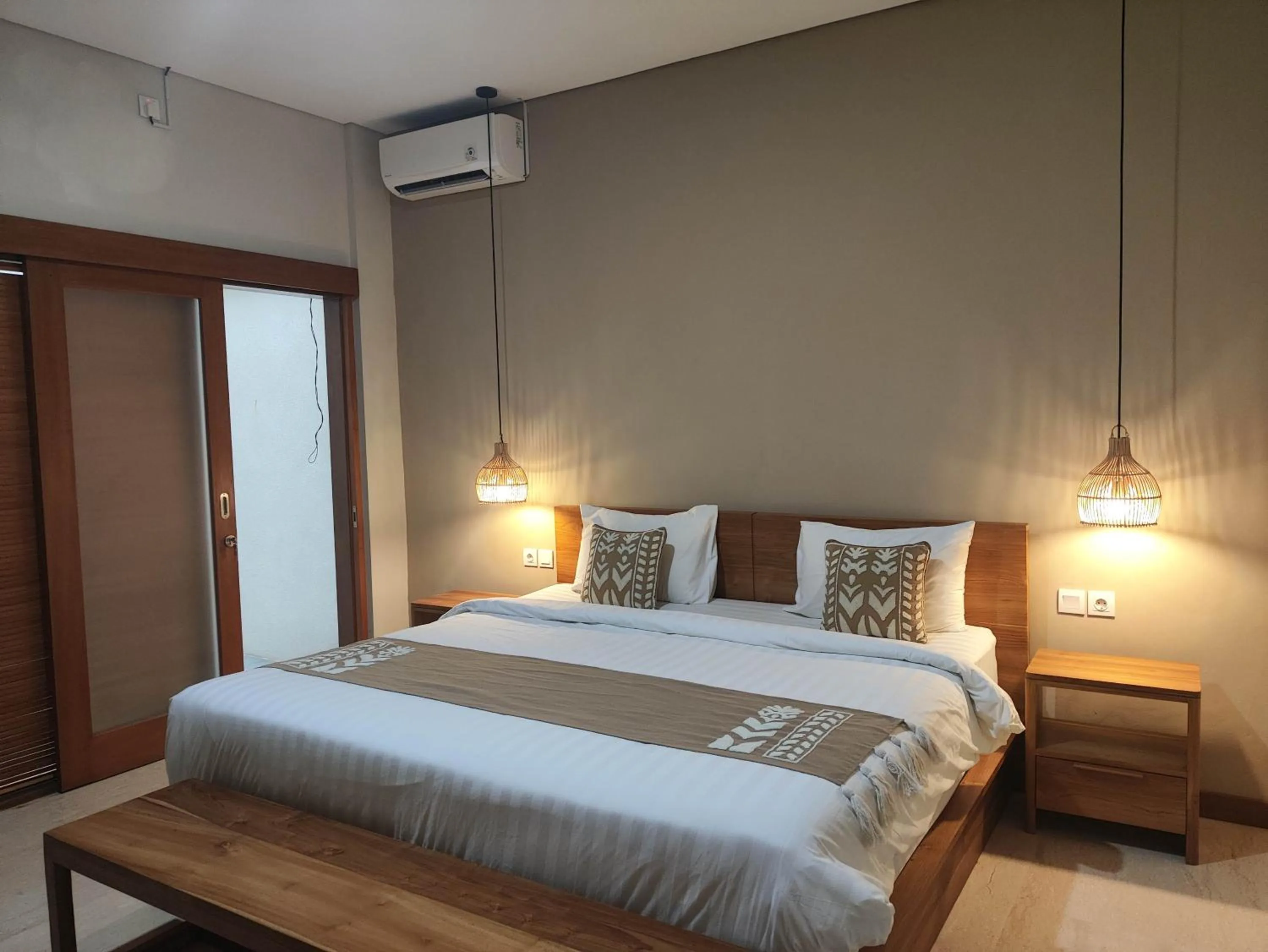 Deluxe Room Swimming Pool Level in Villa Lovecho