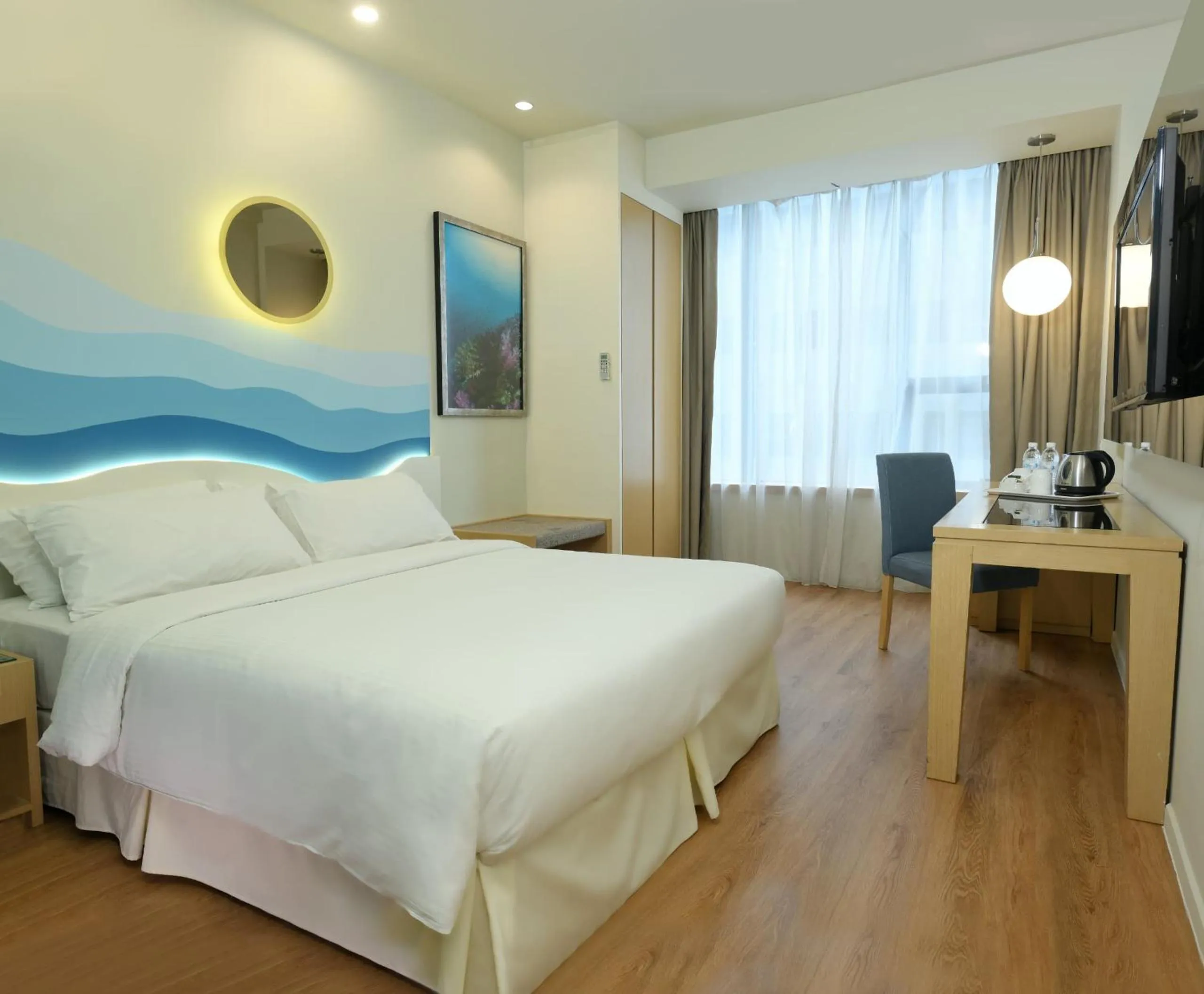 Deluxe Queen Room in Oceania Hotel