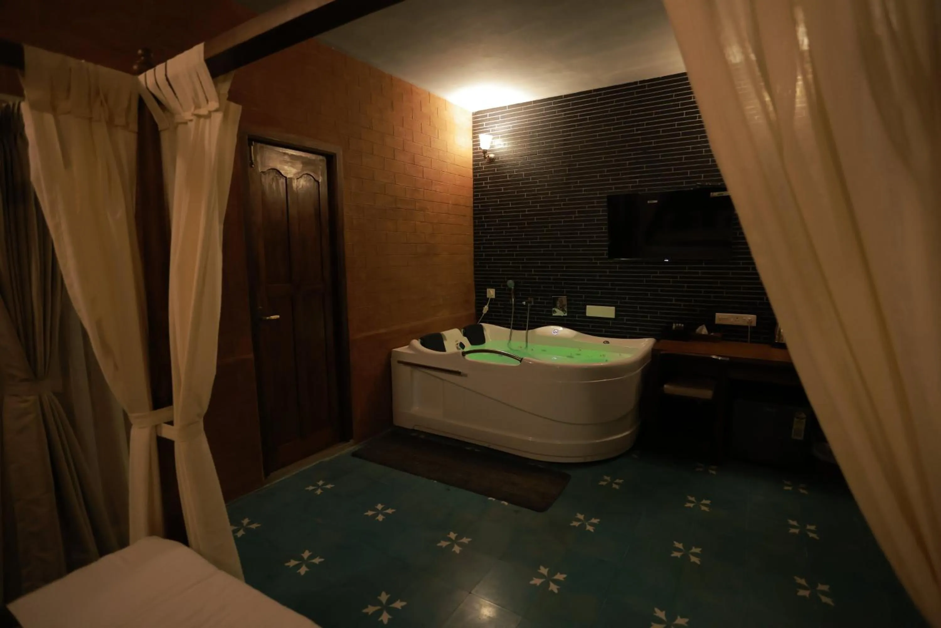 King Suite with Spa Bath in Villa Ecotiva