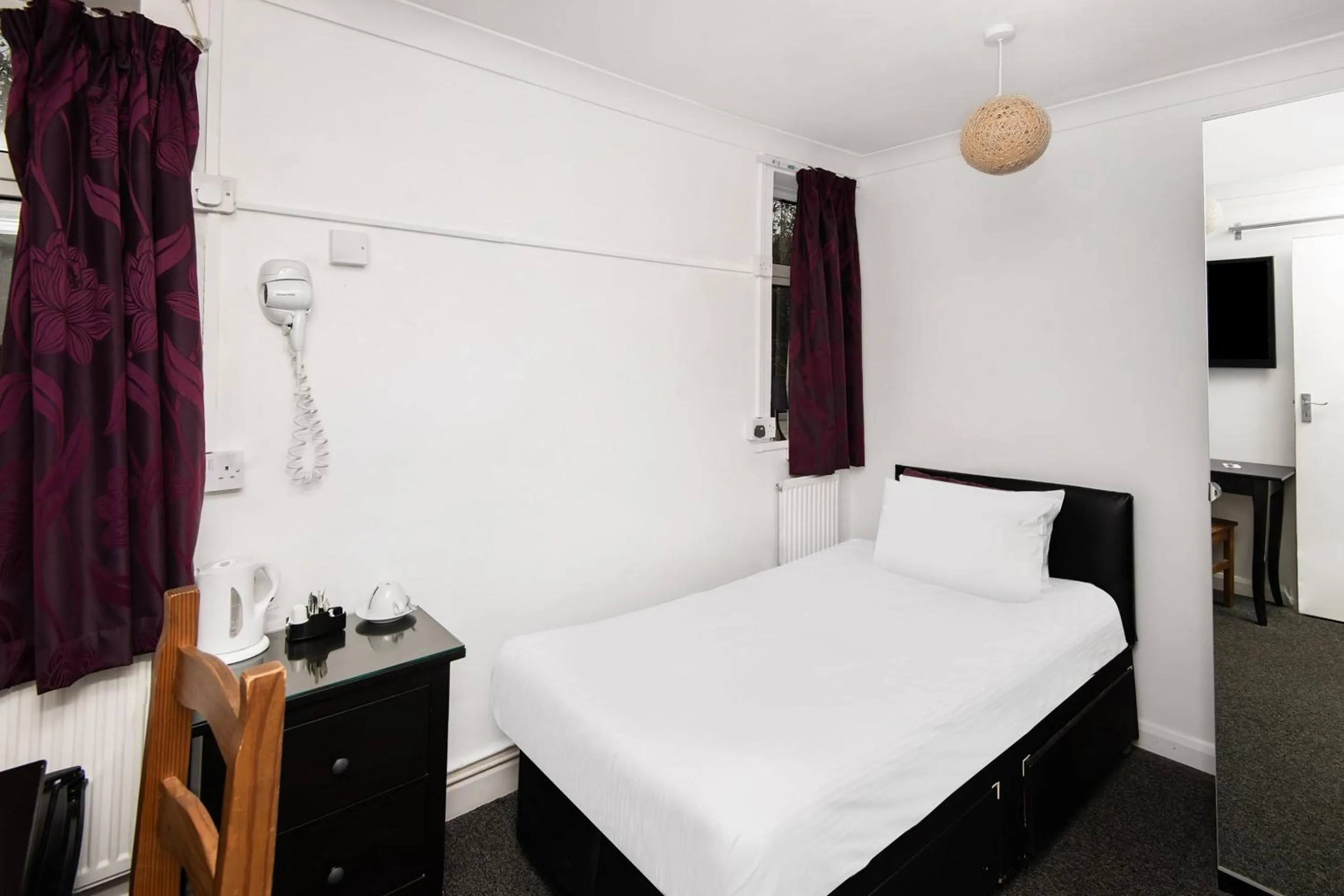 Standard Single Room with Shared Bathroom in Chris's Motel