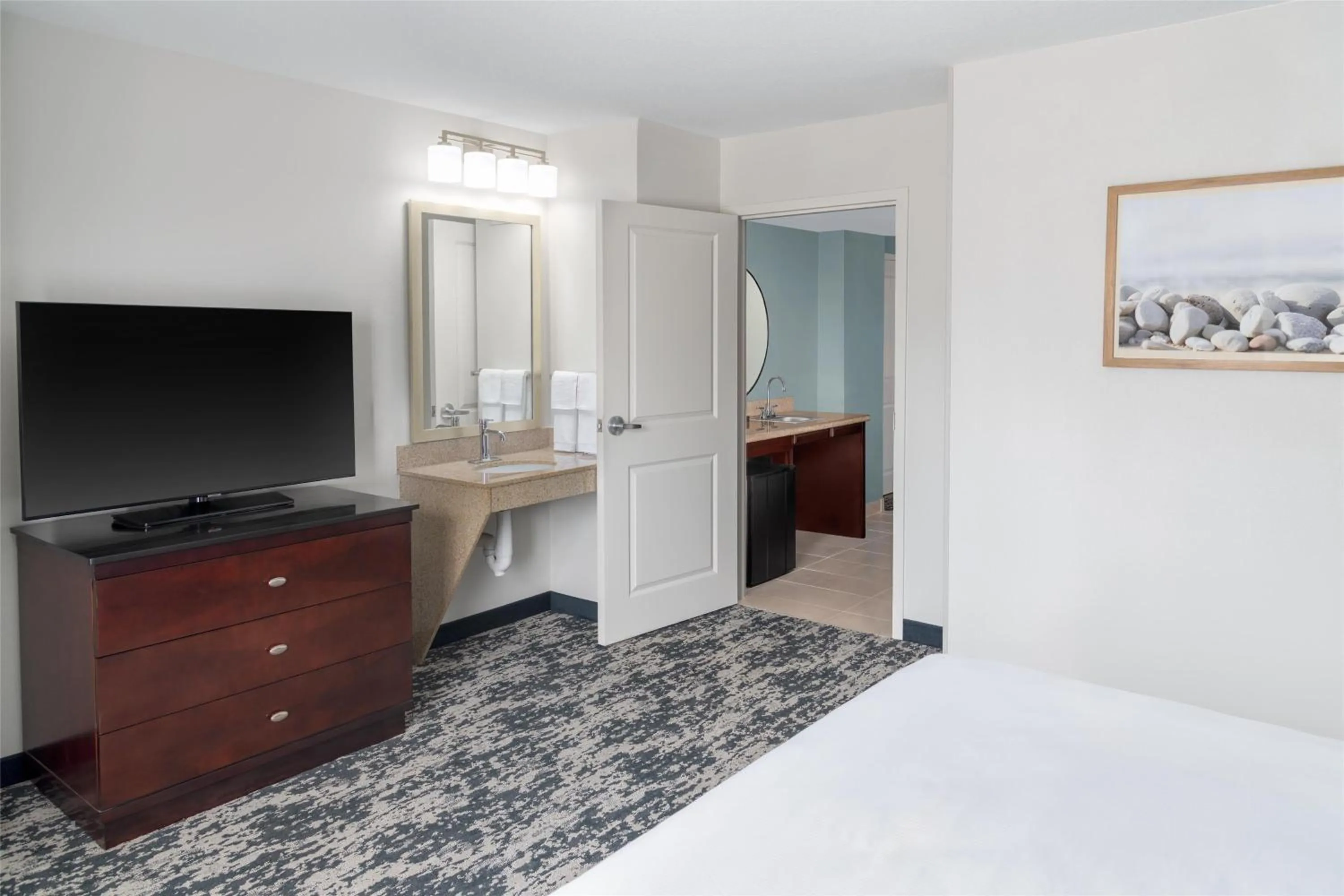 King Suite with Bath Tub - Mobility Access in Embassy Suites Fort Myers - Estero