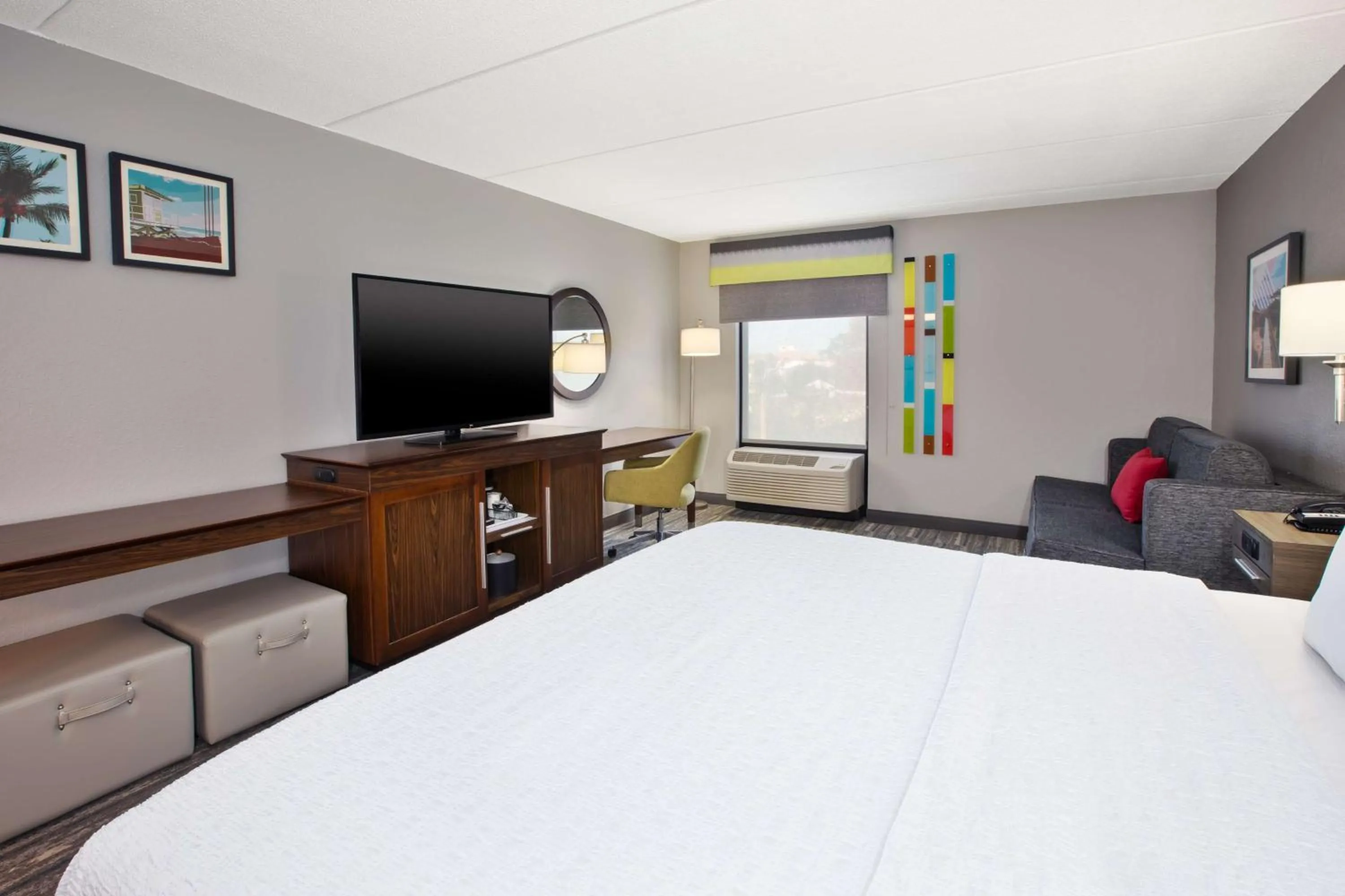 King Room with Accessible Tub - Mobility and Hearing Access/Non-Smoking in Hampton Inn Daytona/Ormond Beach