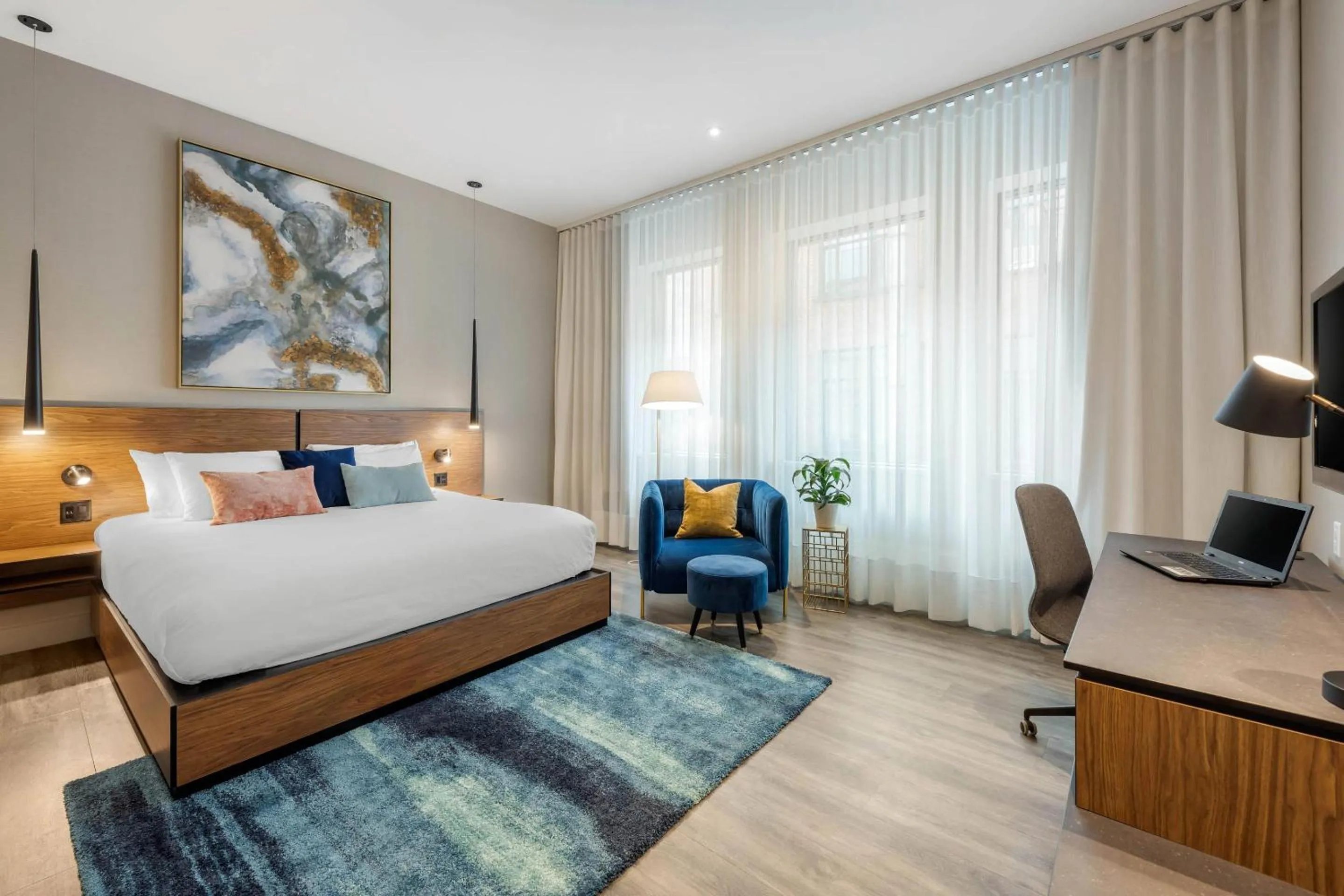 Efficiency King Suite  in Hotel Royal William, an Ascend Collection Hotel