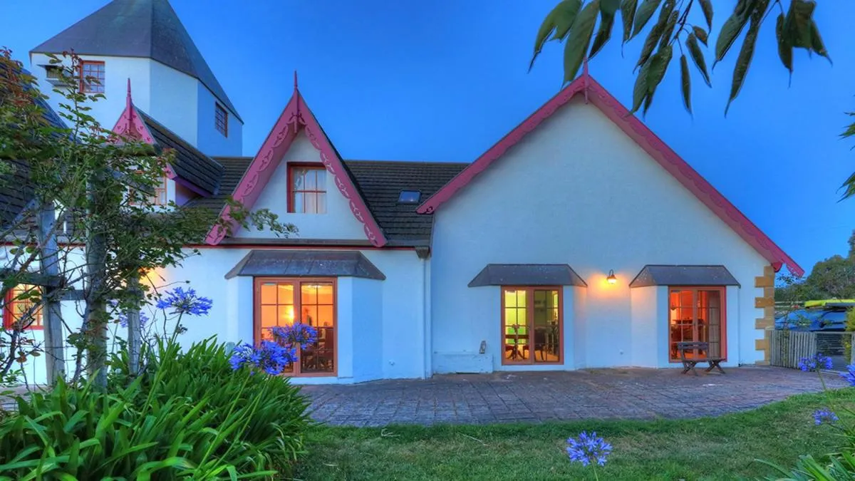 Executive One-Bedroom Suite in Hatchers Richmond Manor