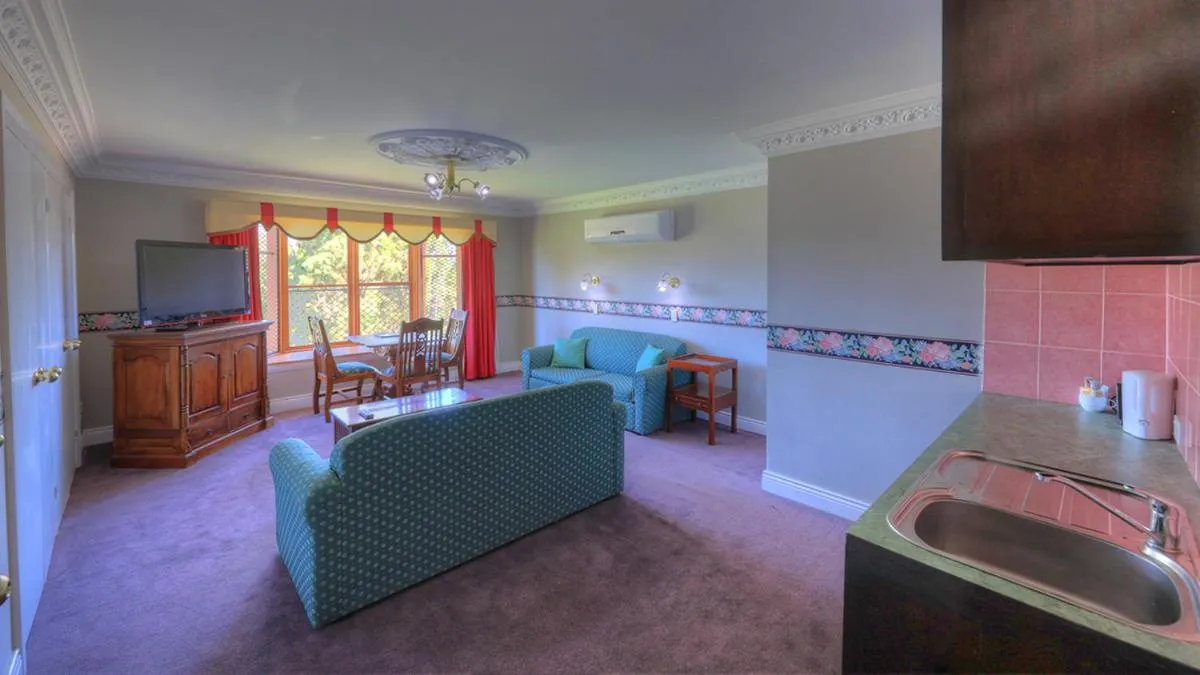 Three-Bedroom Apartment in Hatchers Richmond Manor