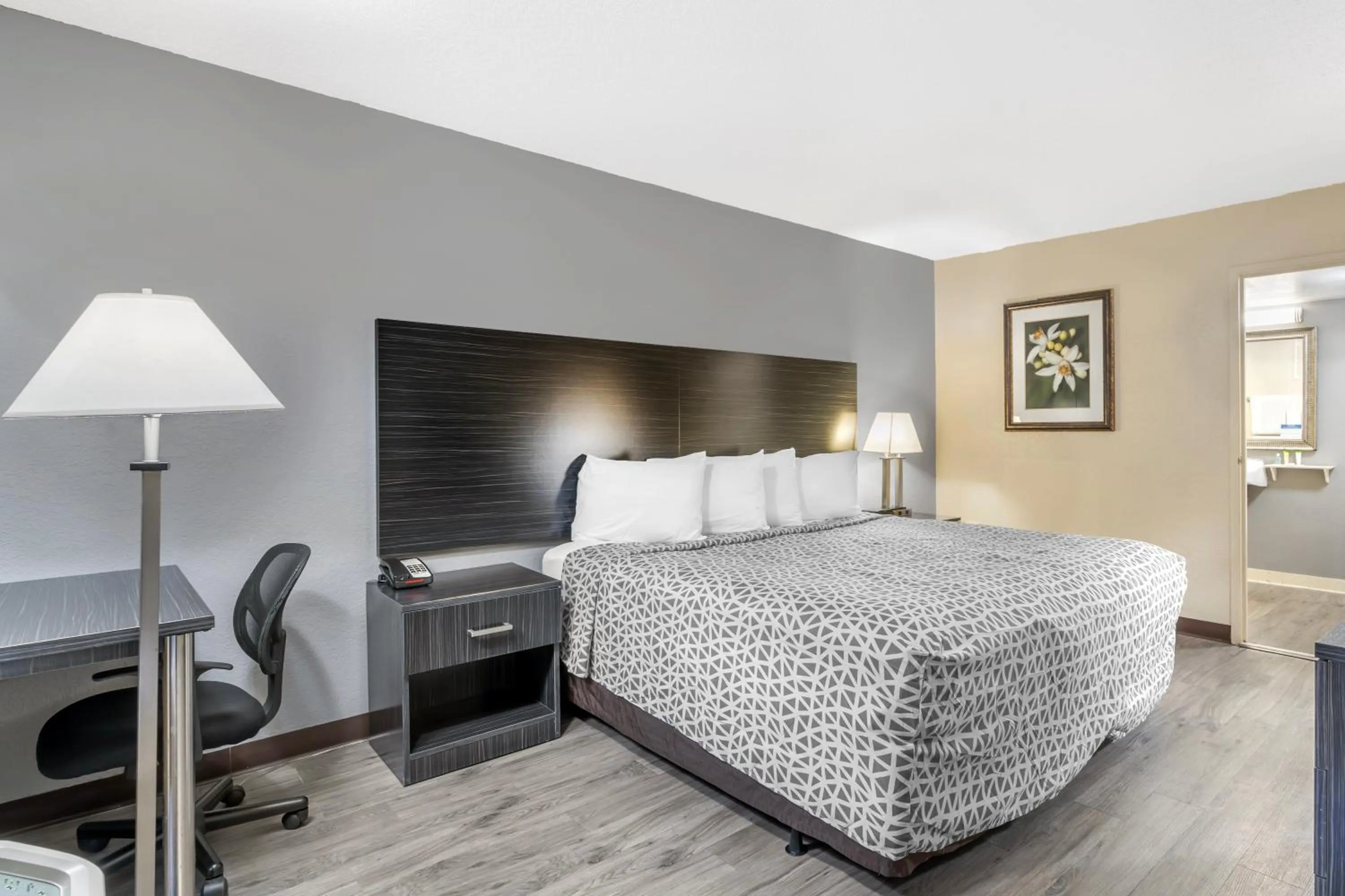 King Room - Non Smoking in Suburban Studios International Drive