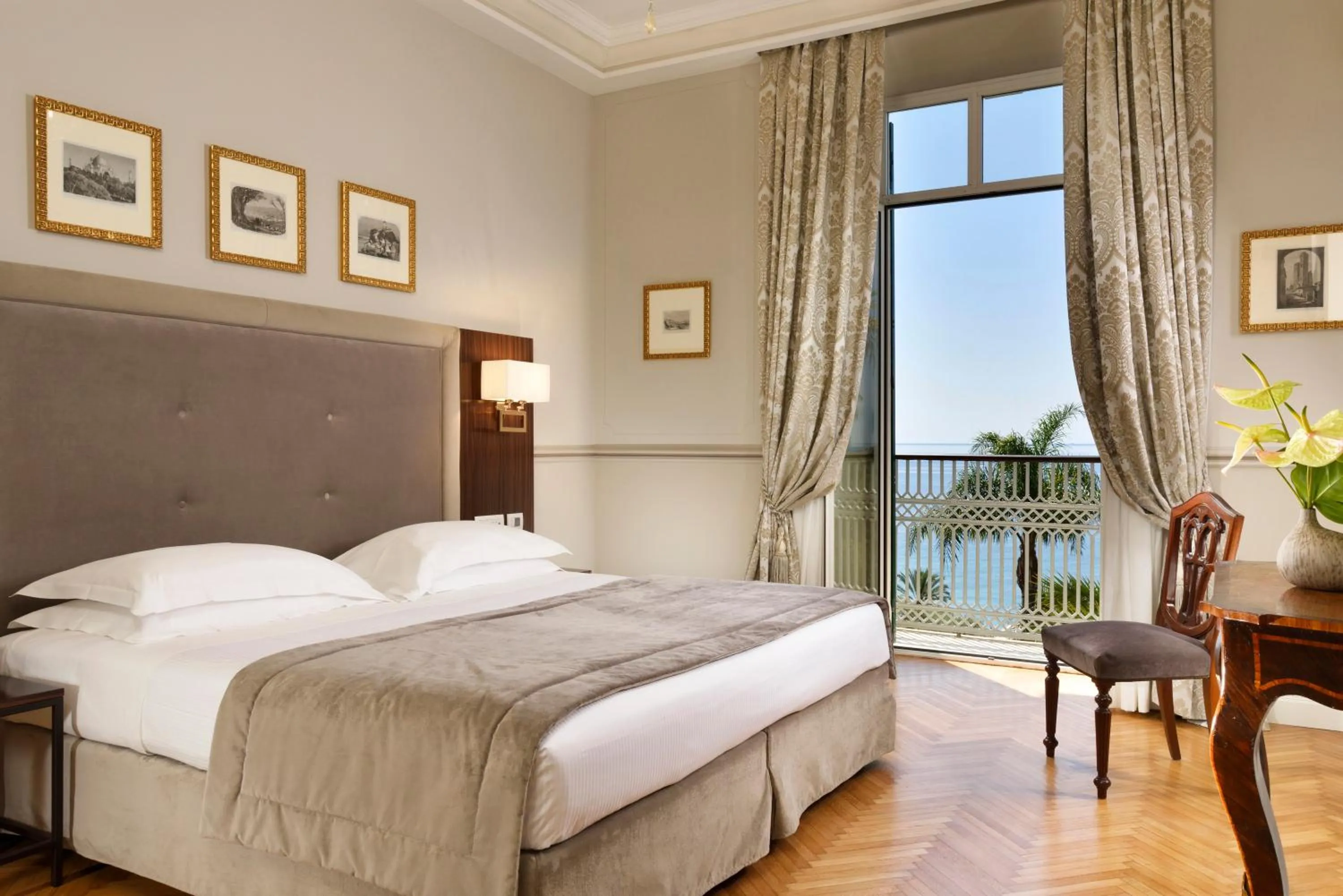Junior Suite with Sea View in Royal Hotel Sanremo