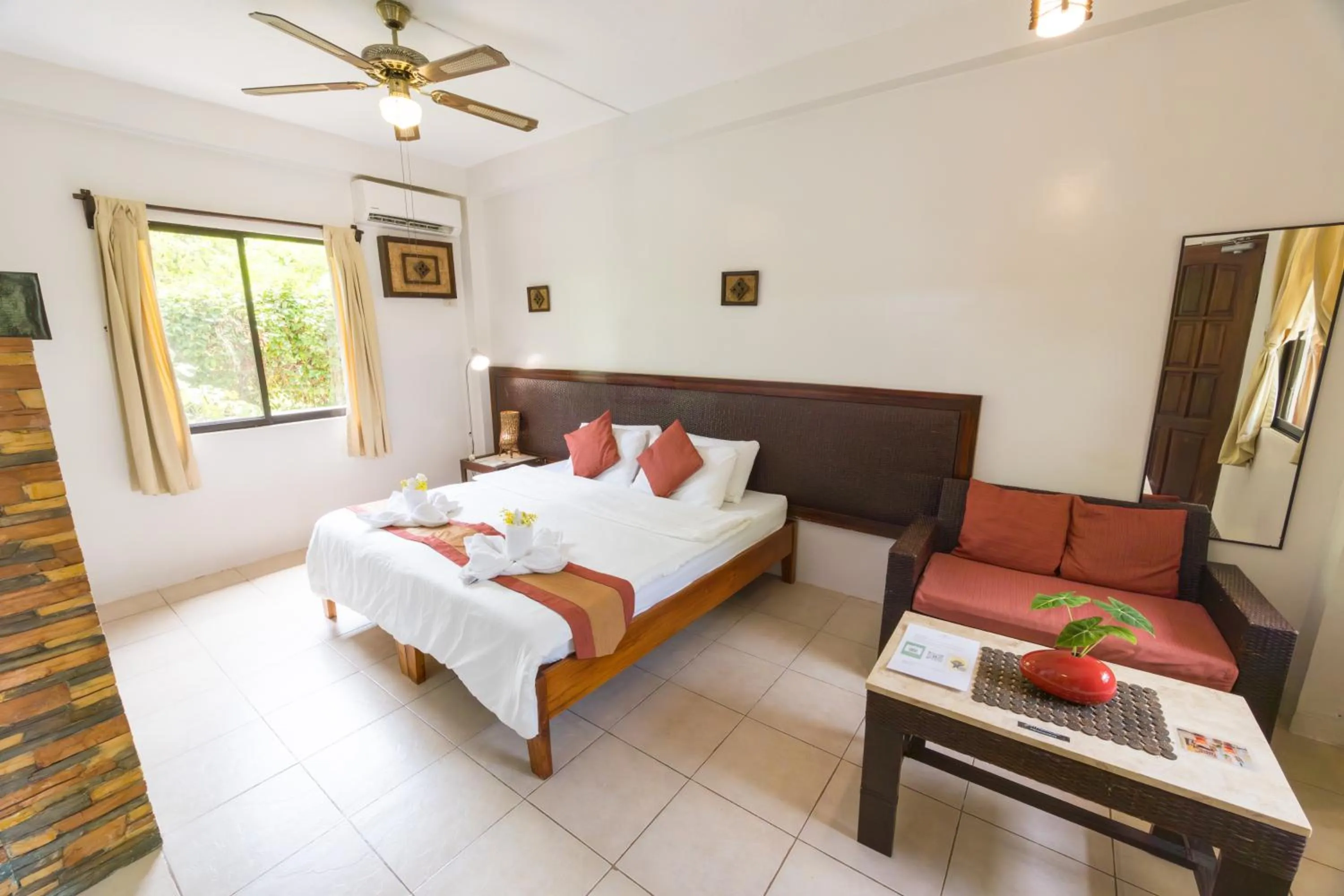 Deluxe Twin Room in Palms Cove Resort