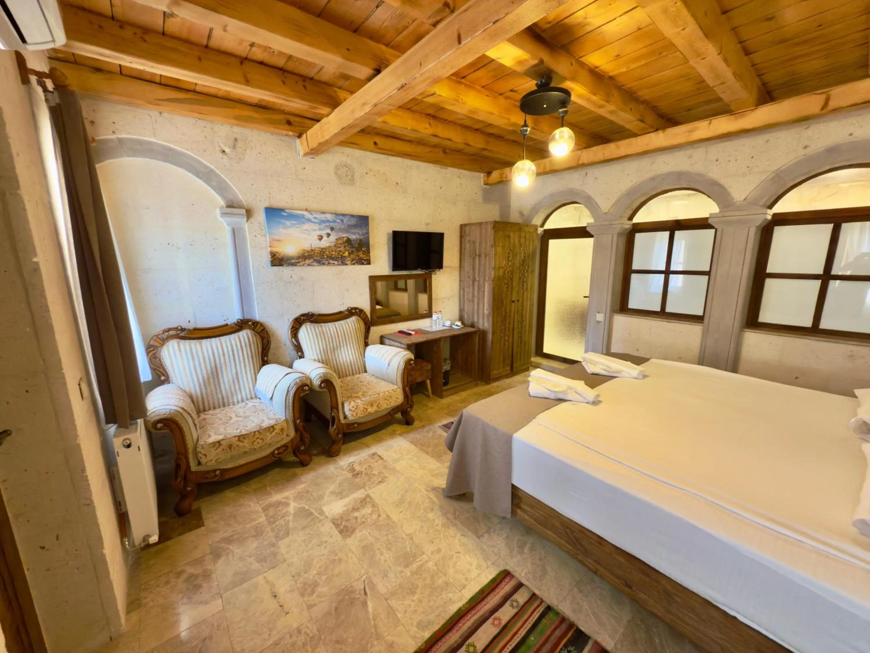Deluxe Queen Room in Cappadocia Caves Hotel