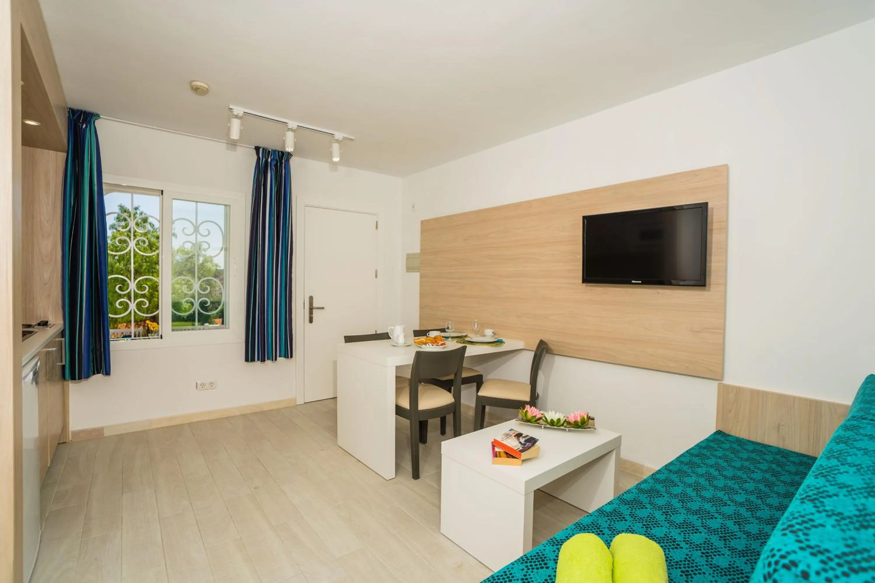 One-Bedroom Apartment in Aparthotel Holiday Center