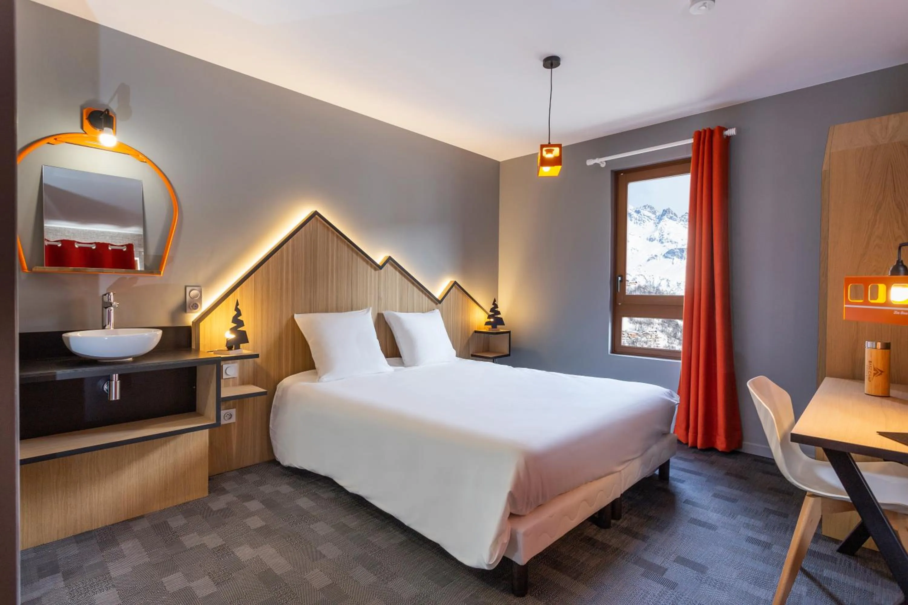 Double or Twin Room Southern Exposure  in Hotel Base Camp Lodge - Bourg Saint Maurice