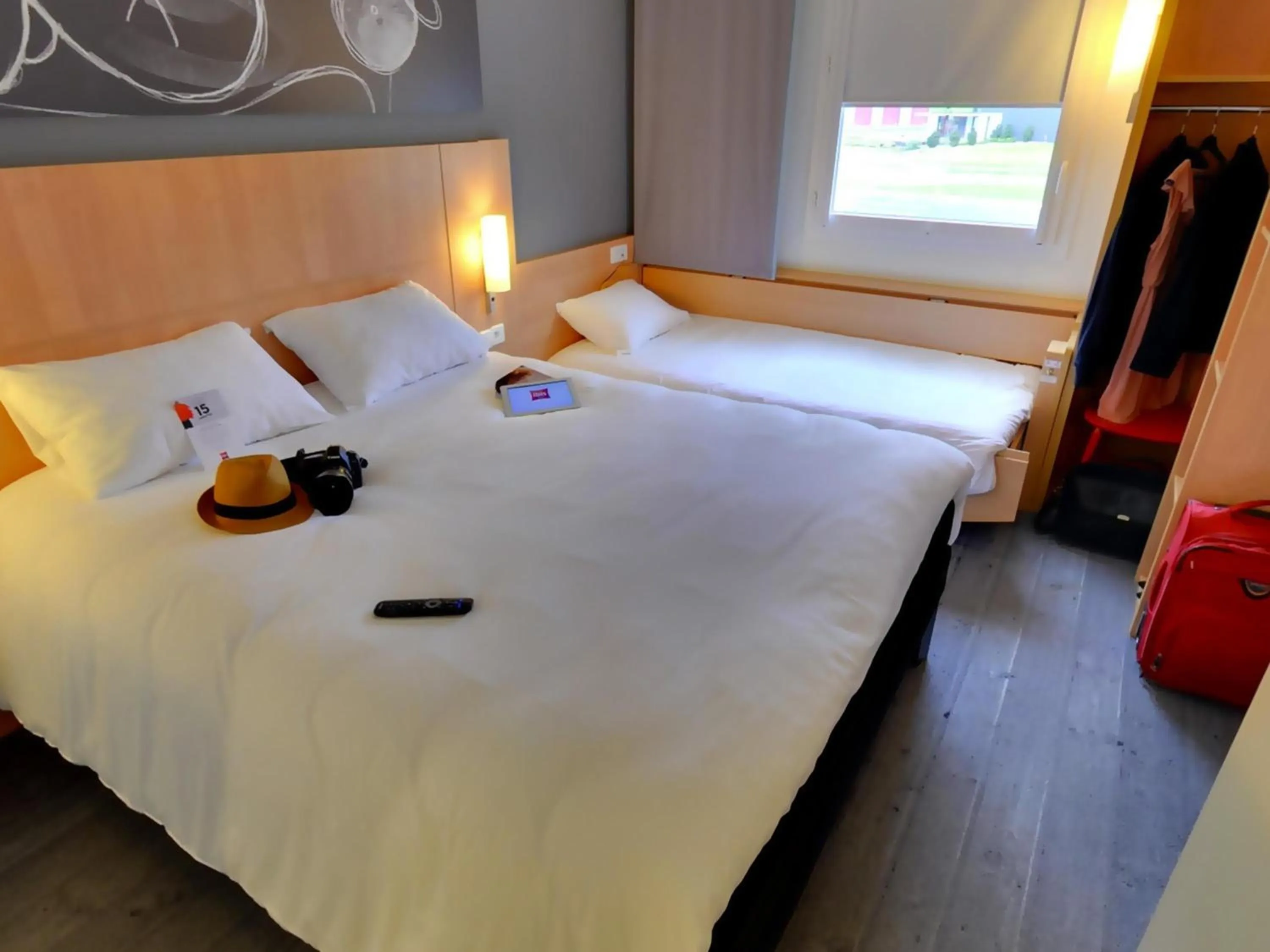 Standard Room with 1 double bed and 1 single bed in ibis Les Herbiers