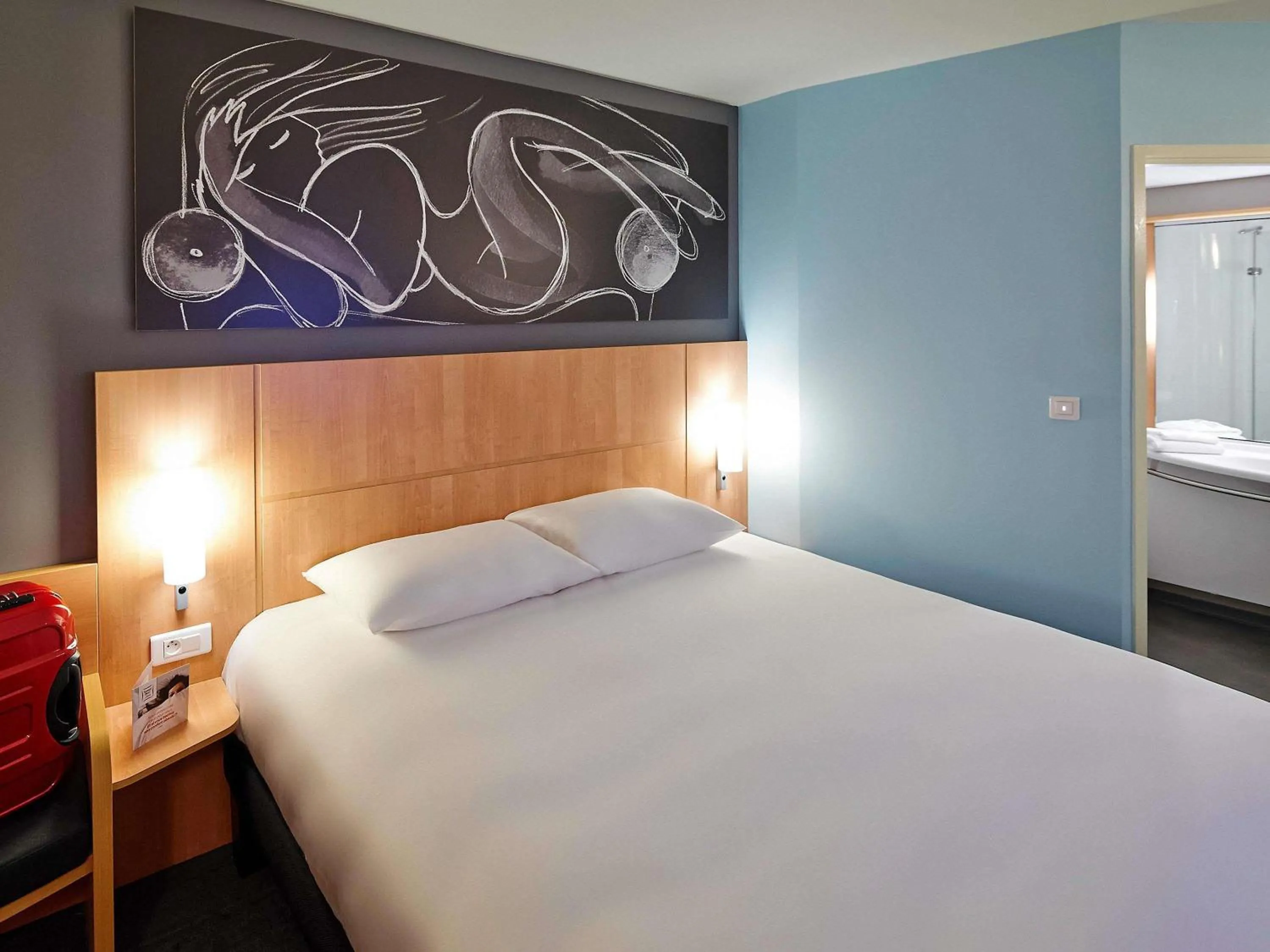 Triple Room in ibis Les Herbiers