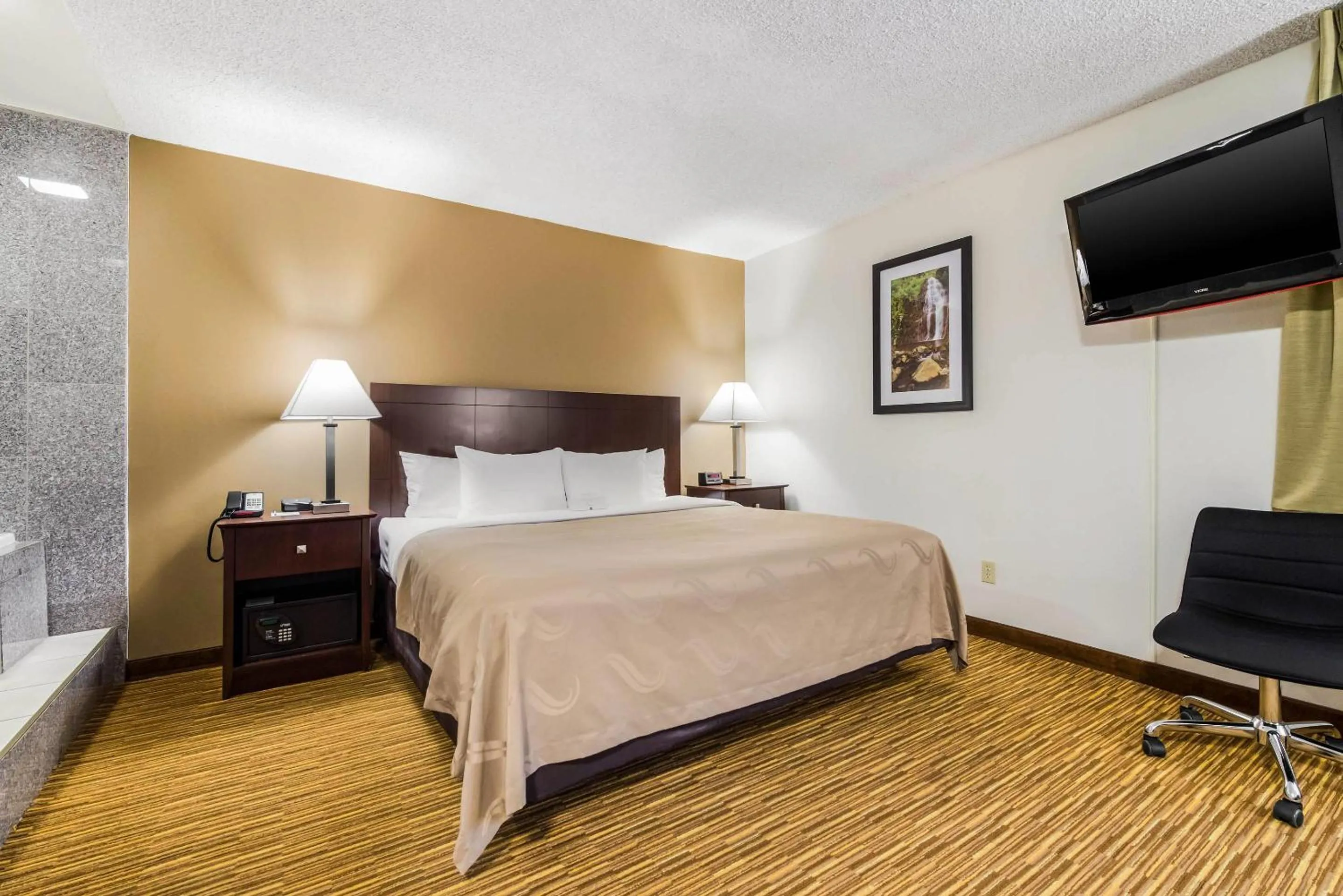 King Suite - Non-Smoking in Quality Inn & Suites Lacey Olympia