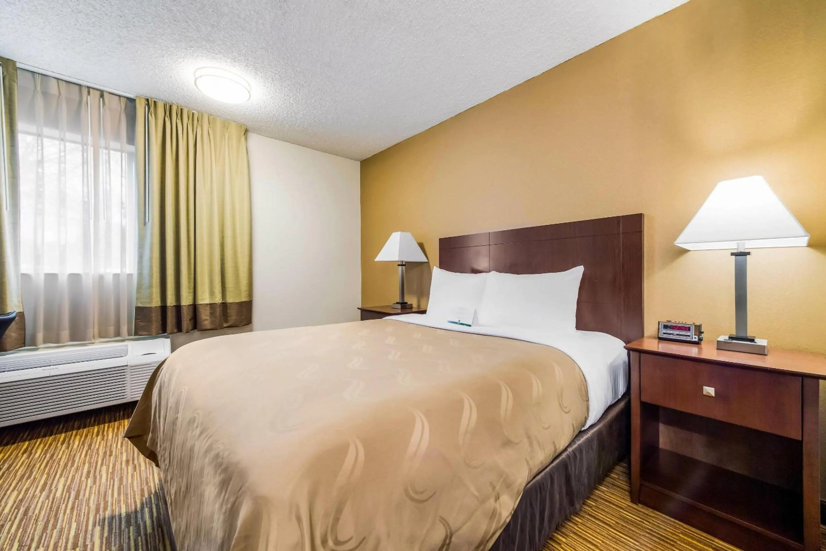 Queen Room - Non-Smoking in Quality Inn & Suites Lacey Olympia