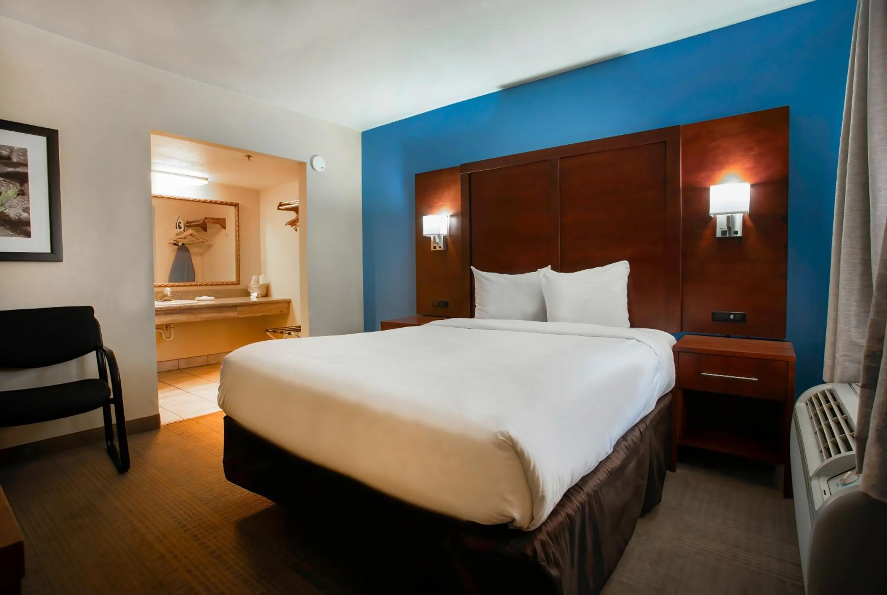 Queen Room - Non-Smoking in Motel 6 Willcox, AZ