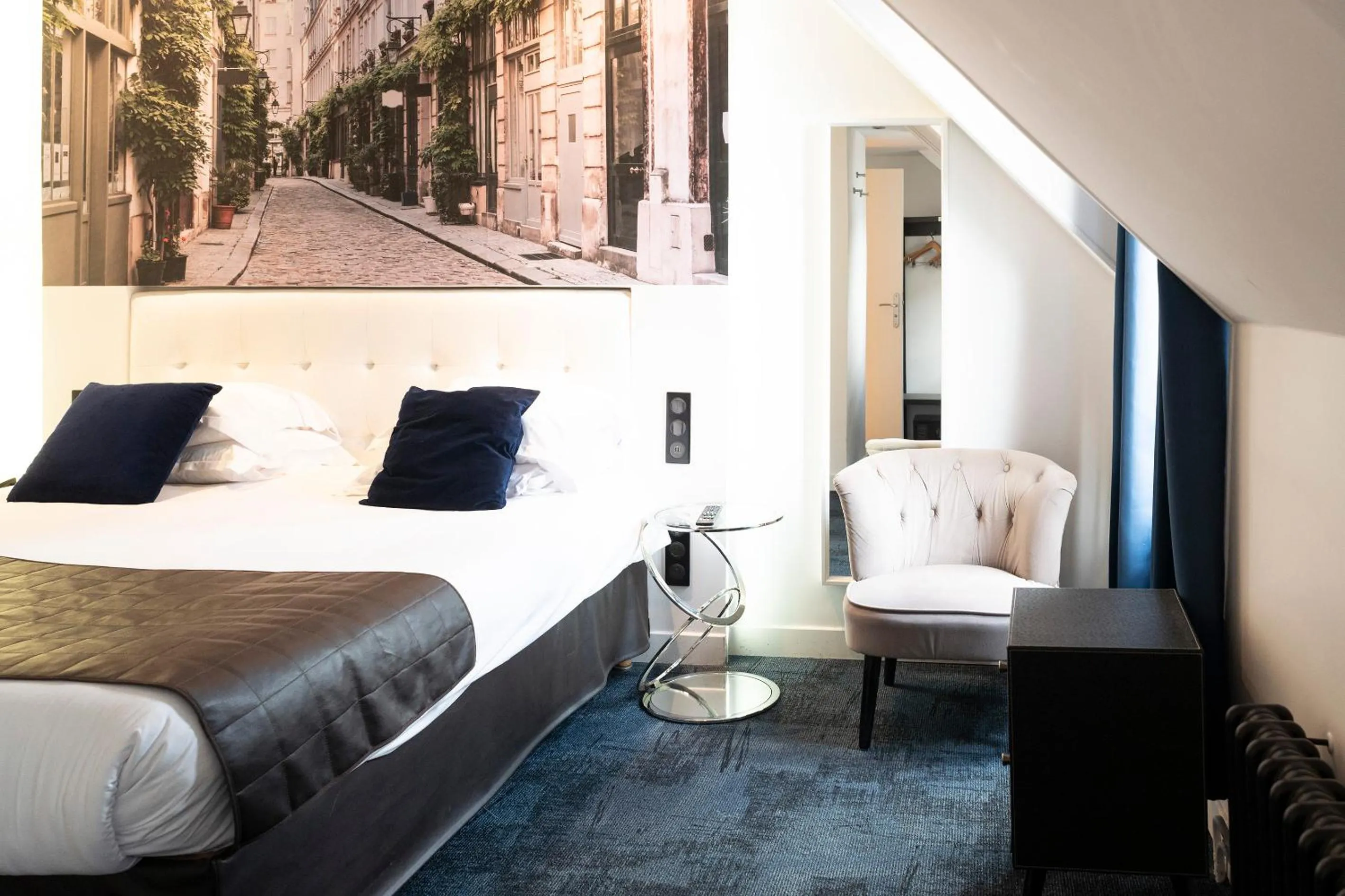 Large Double or Twin Room in Hotel Aida Marais