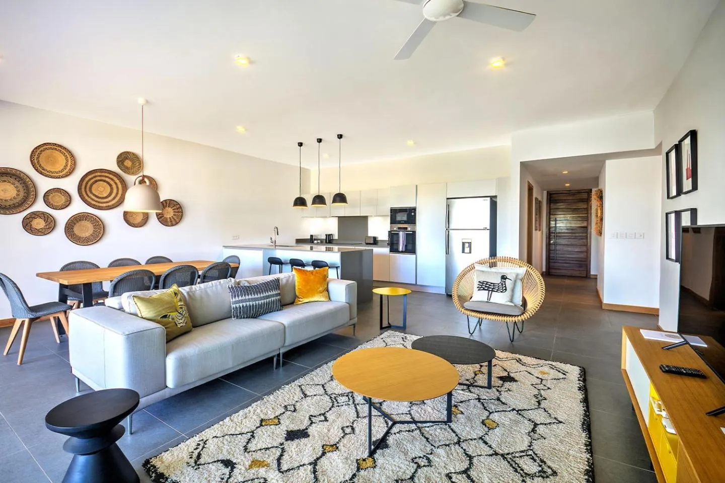 Grand Luxury Suite 3 bedrooms in Mythic Suites & Villas by MJ Holidays