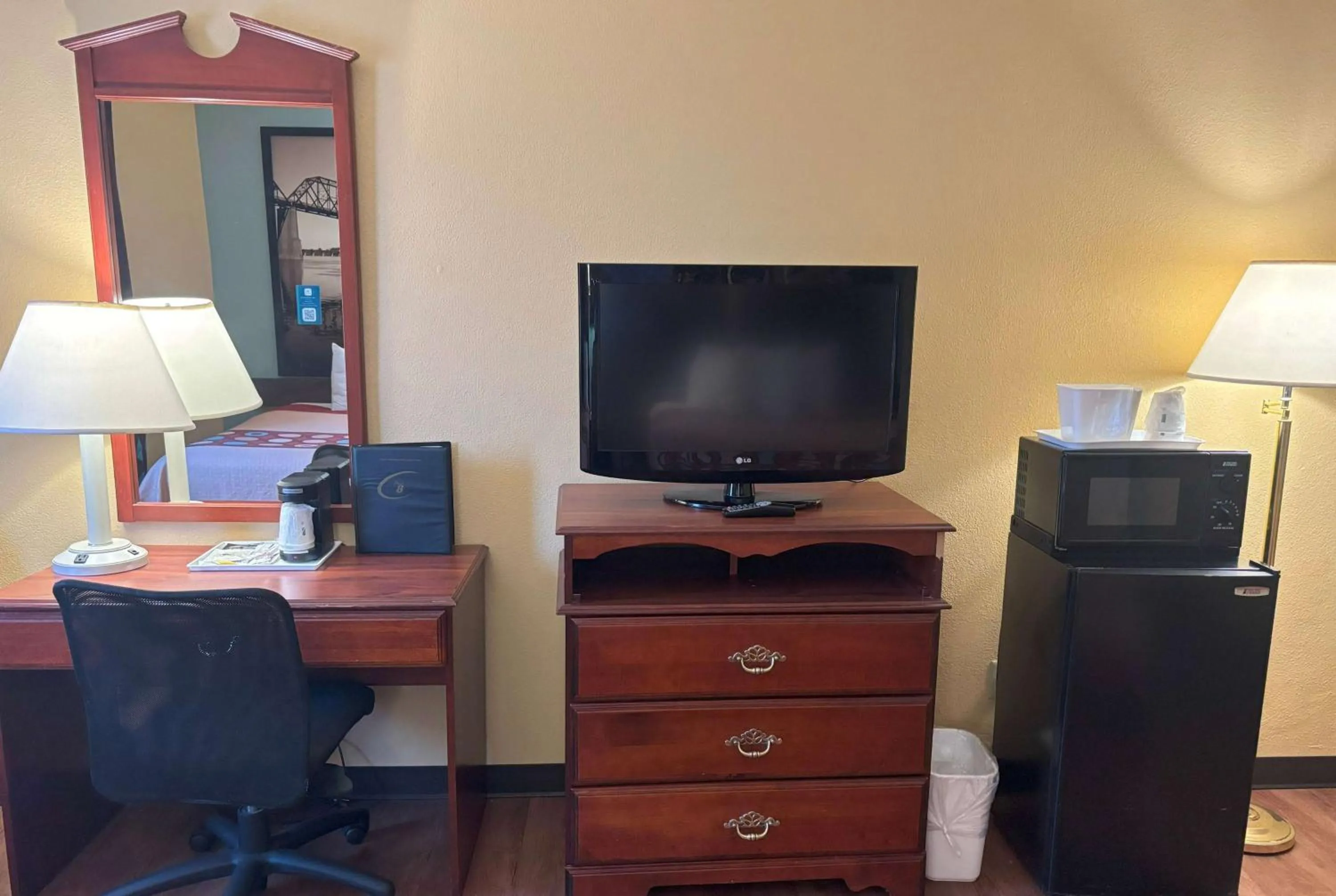 King Studio Suite - Non-Smoking in Super 8 by Wyndham O'Fallon