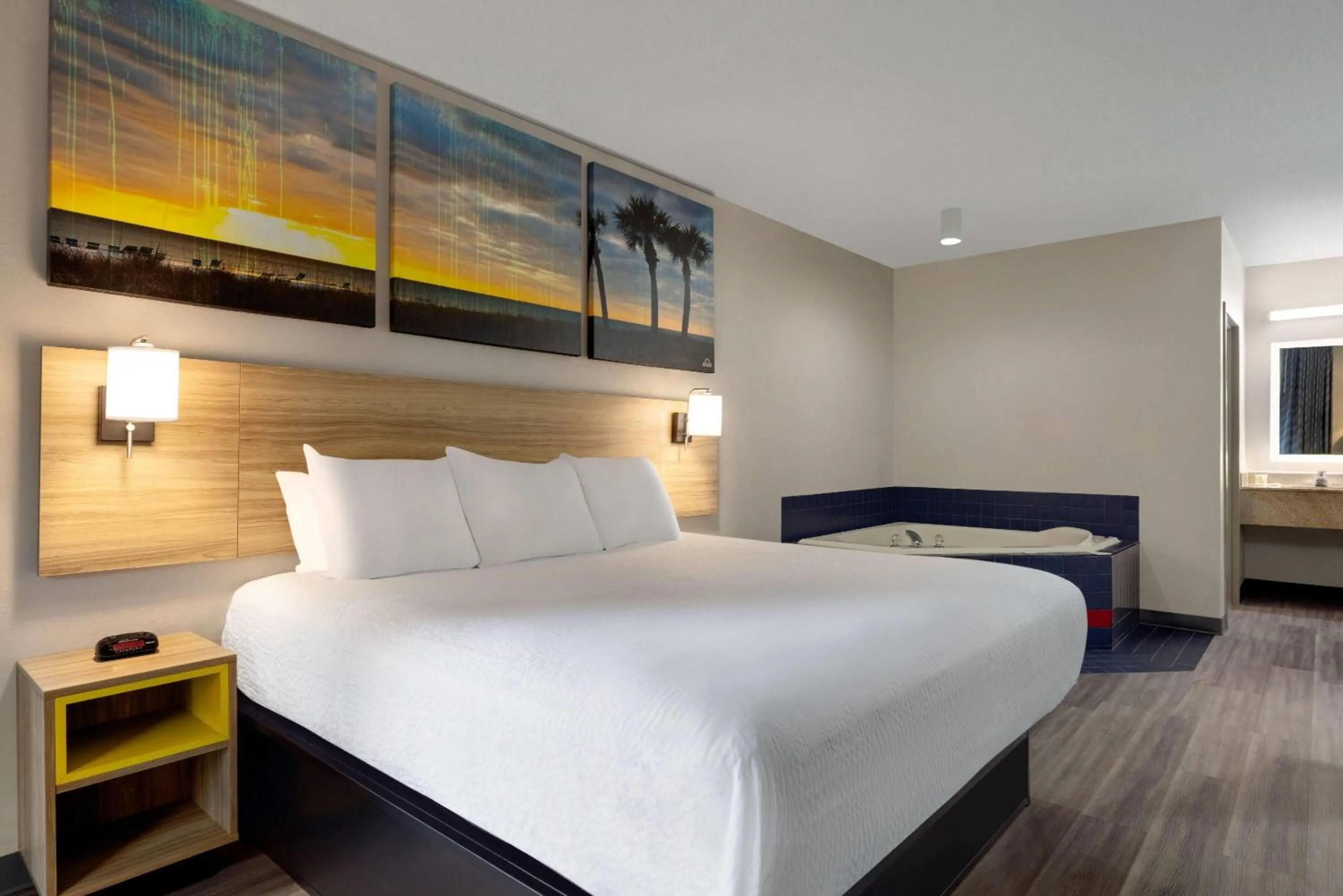 King Studio Suite - Smoking in Days Inn by Wyndham Blythewood North Columbia