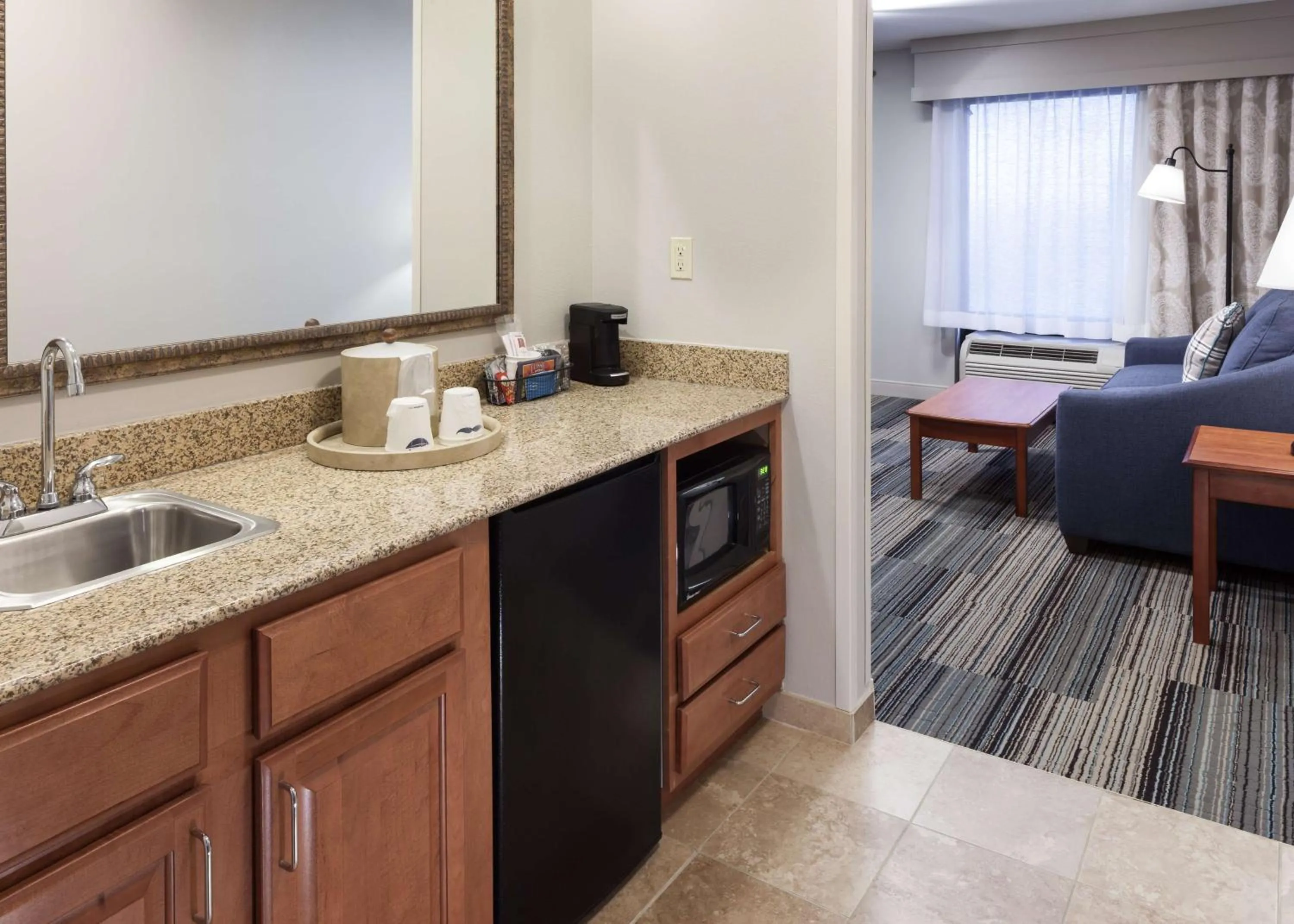 King Studio - Mobility and Hearing Access/Non-Smoking in Hampton Inn & Suites Cedar Rapids
