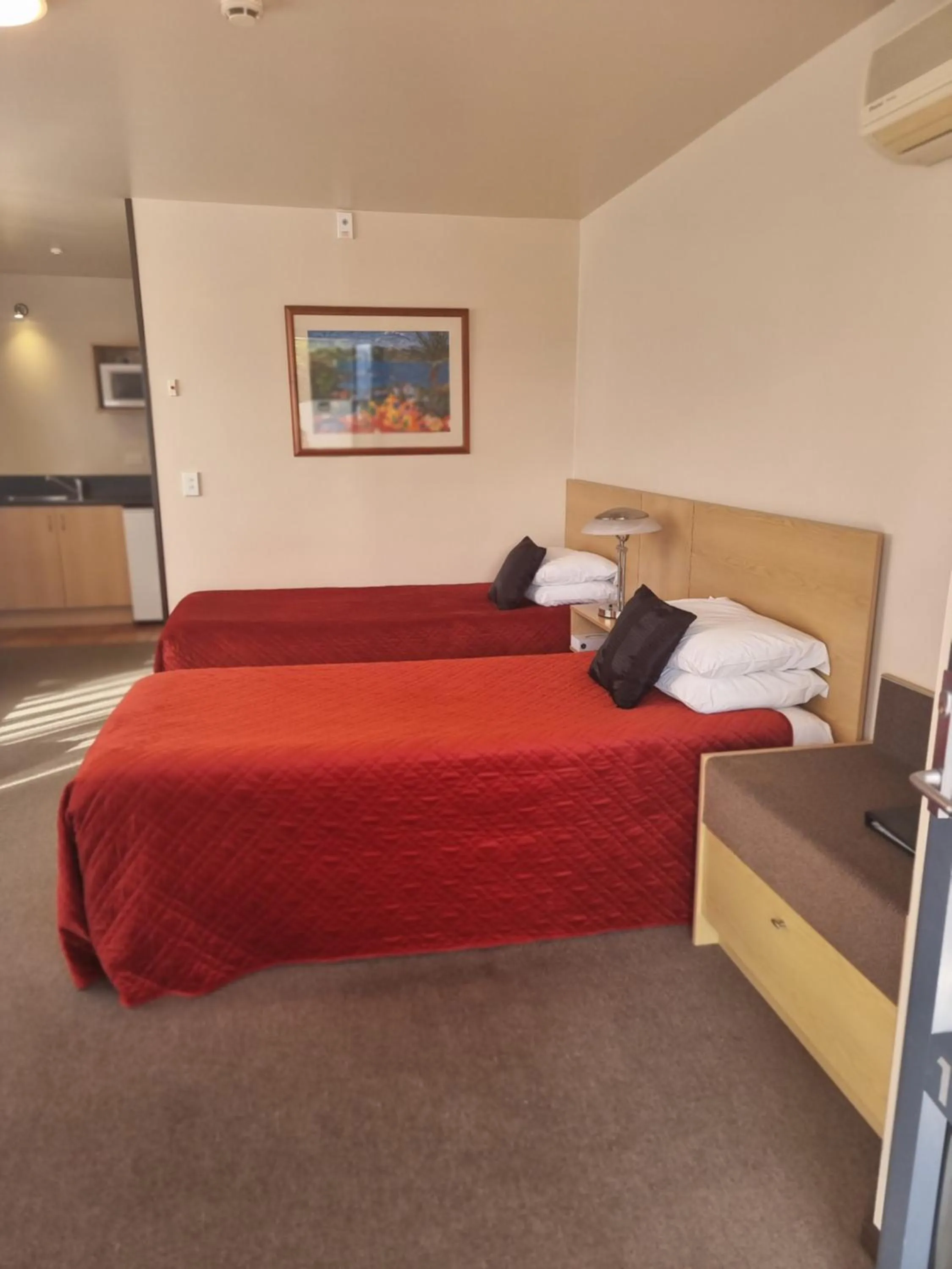 Twin Studio in Broadway Motel