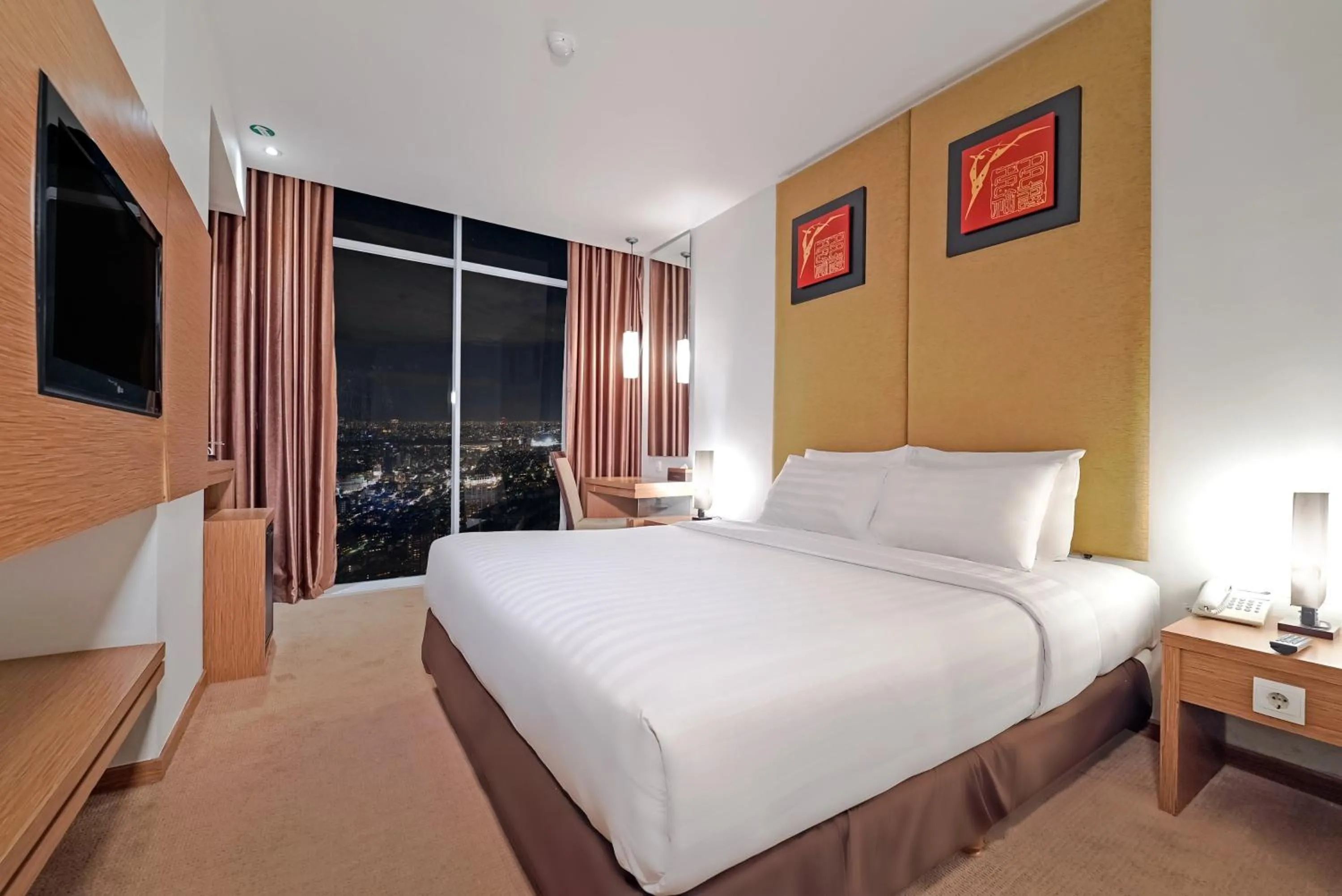 Superior Queen Room in Grand Tjokro Yogyakarta