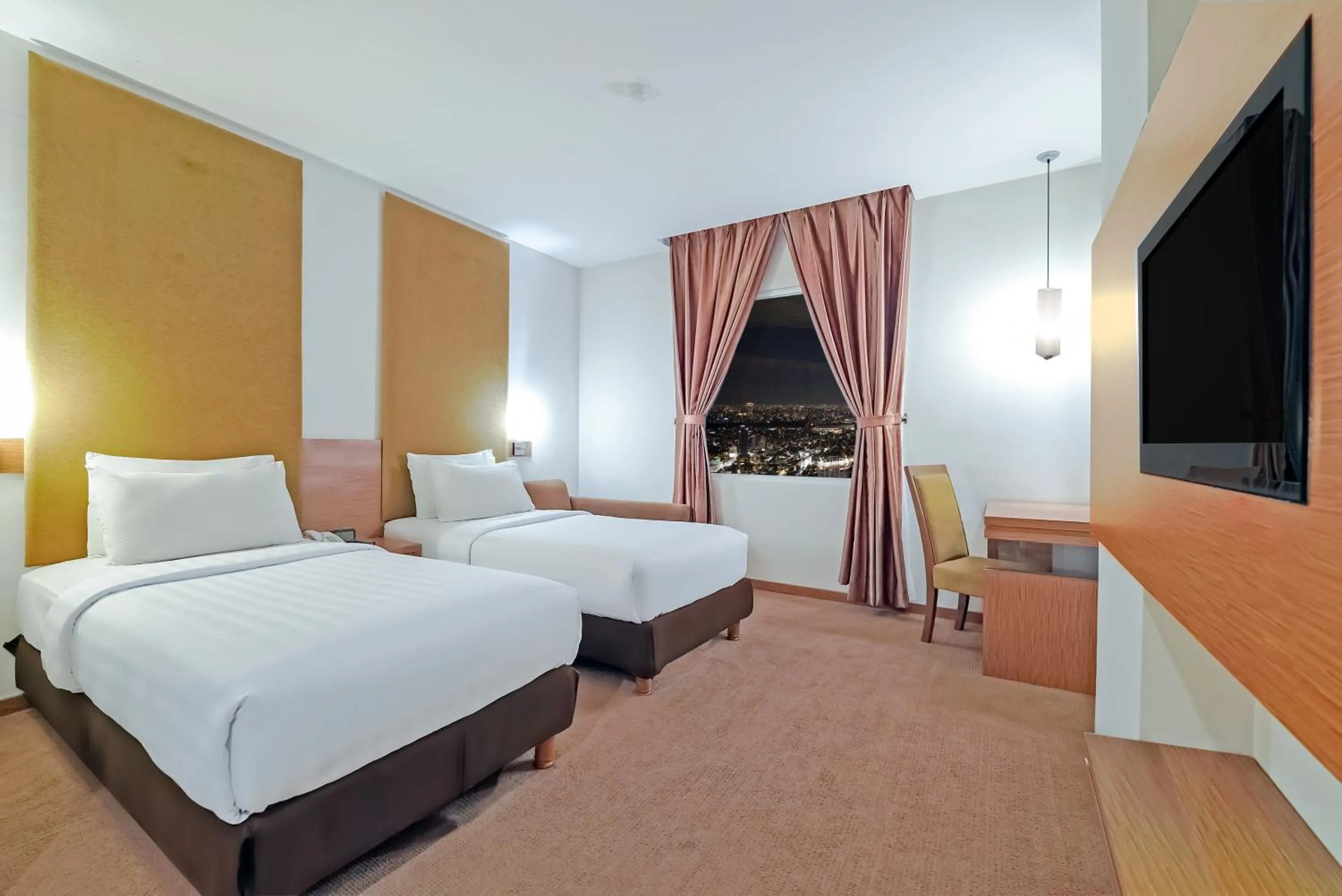 Deluxe Executive Twin with Breakfast in Grand Tjokro Yogyakarta