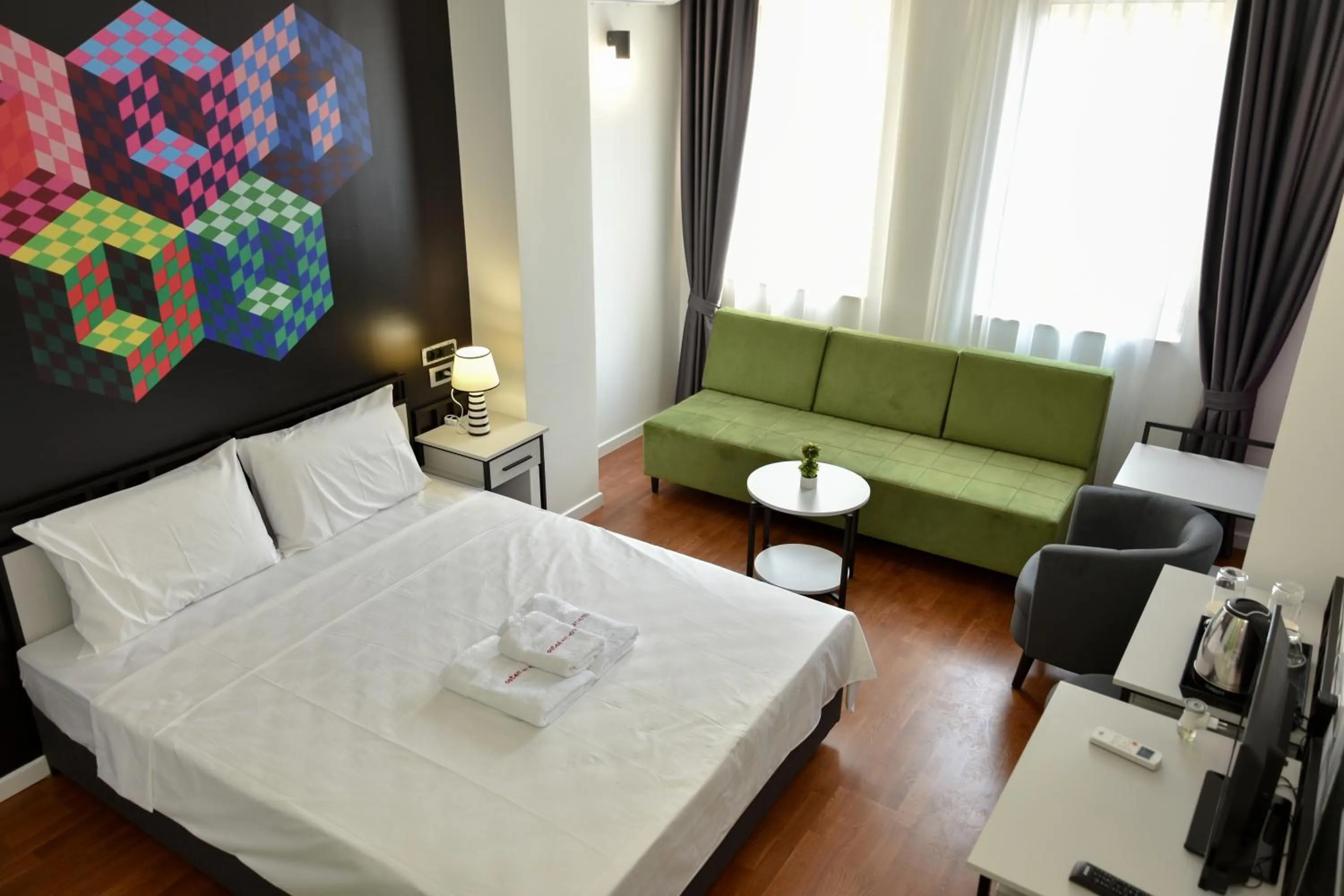 Color - Triple Room in Osten Art Hotel