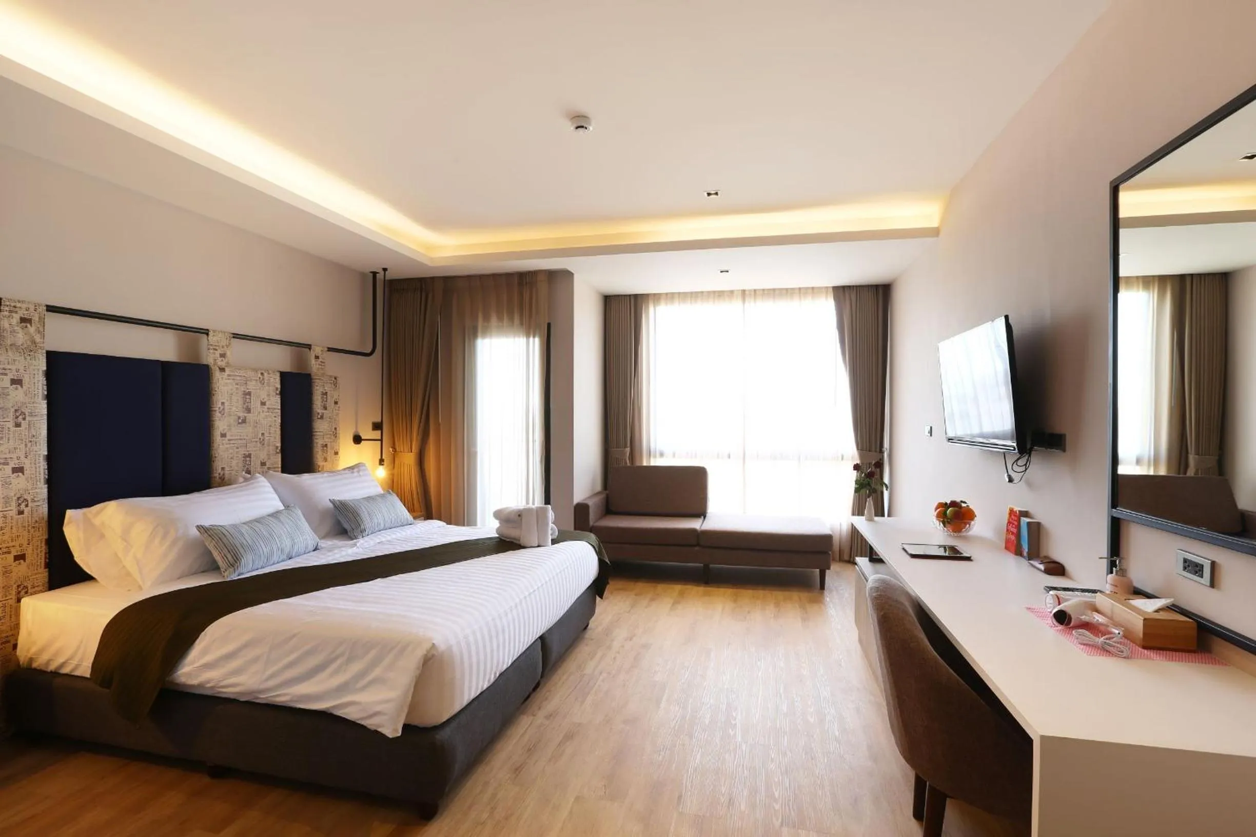 Deluxe Double Suite Room in W3 Hotel