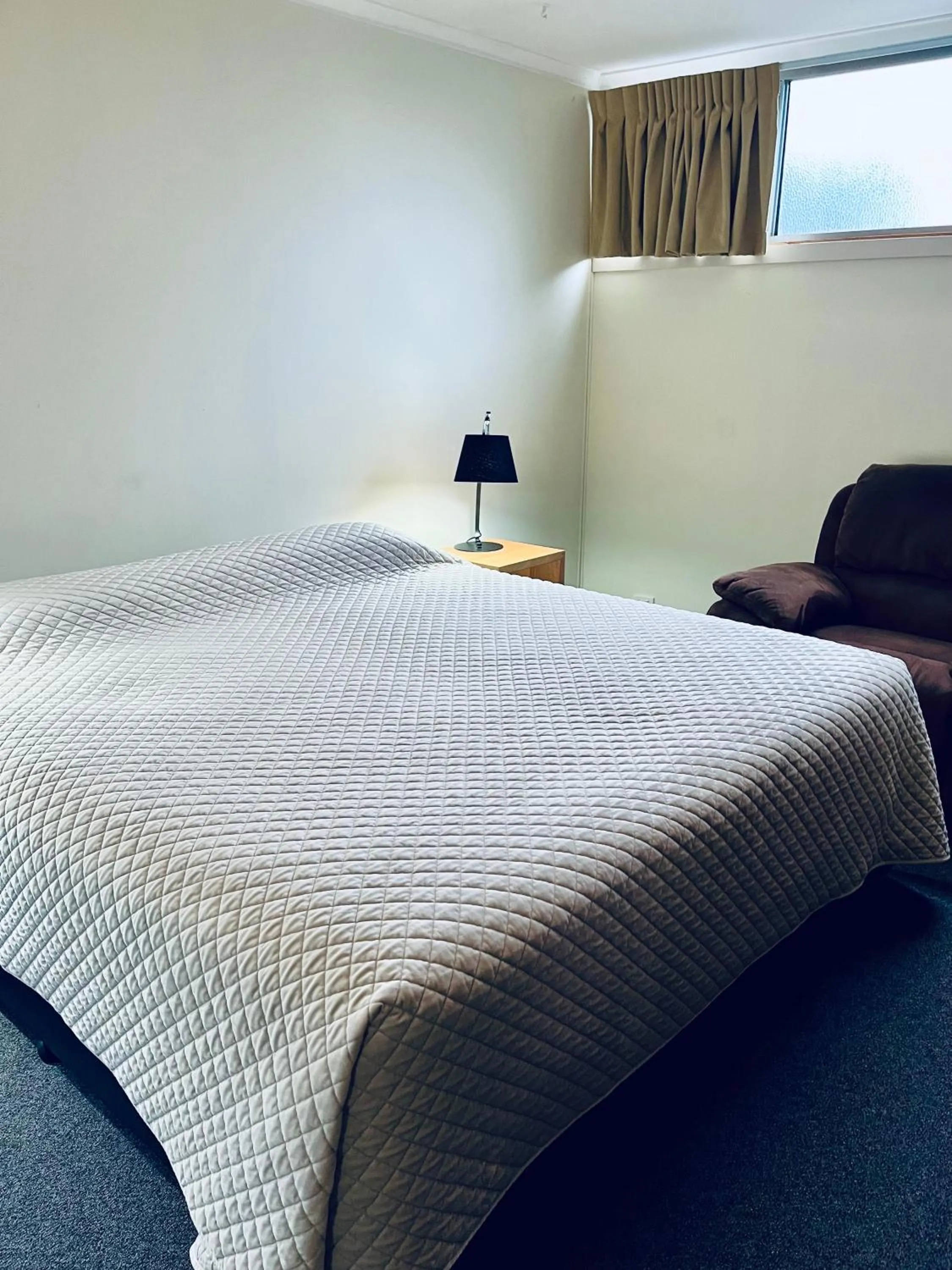 One-Bedroom Apartment in Heemskirk Motor Hotel