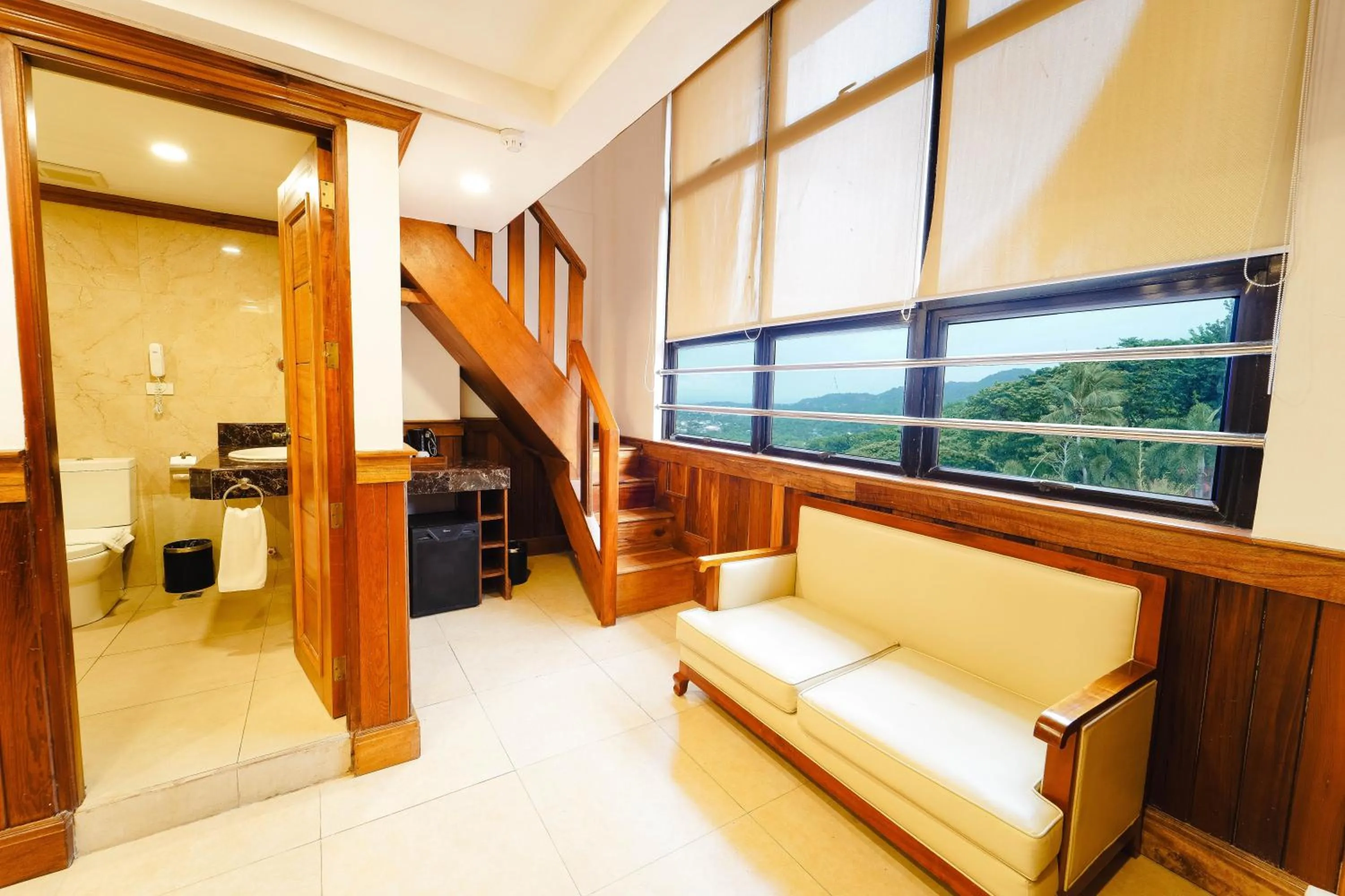 King Suite in Sol Y Viento Mountain Hot Springs Resort