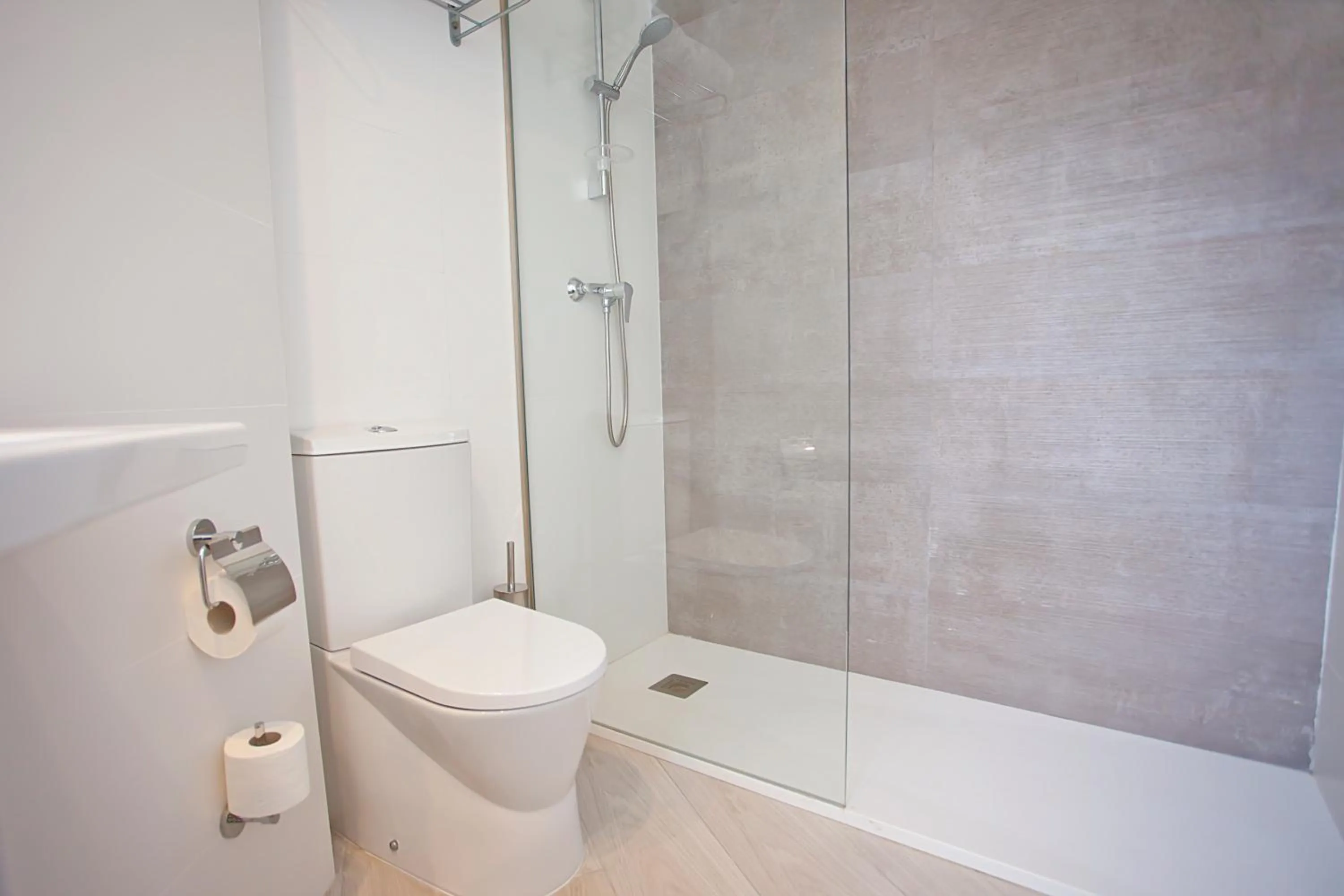 Double Room with Pool View (2 Adults + 1 Child) in FERGUS Bermudas