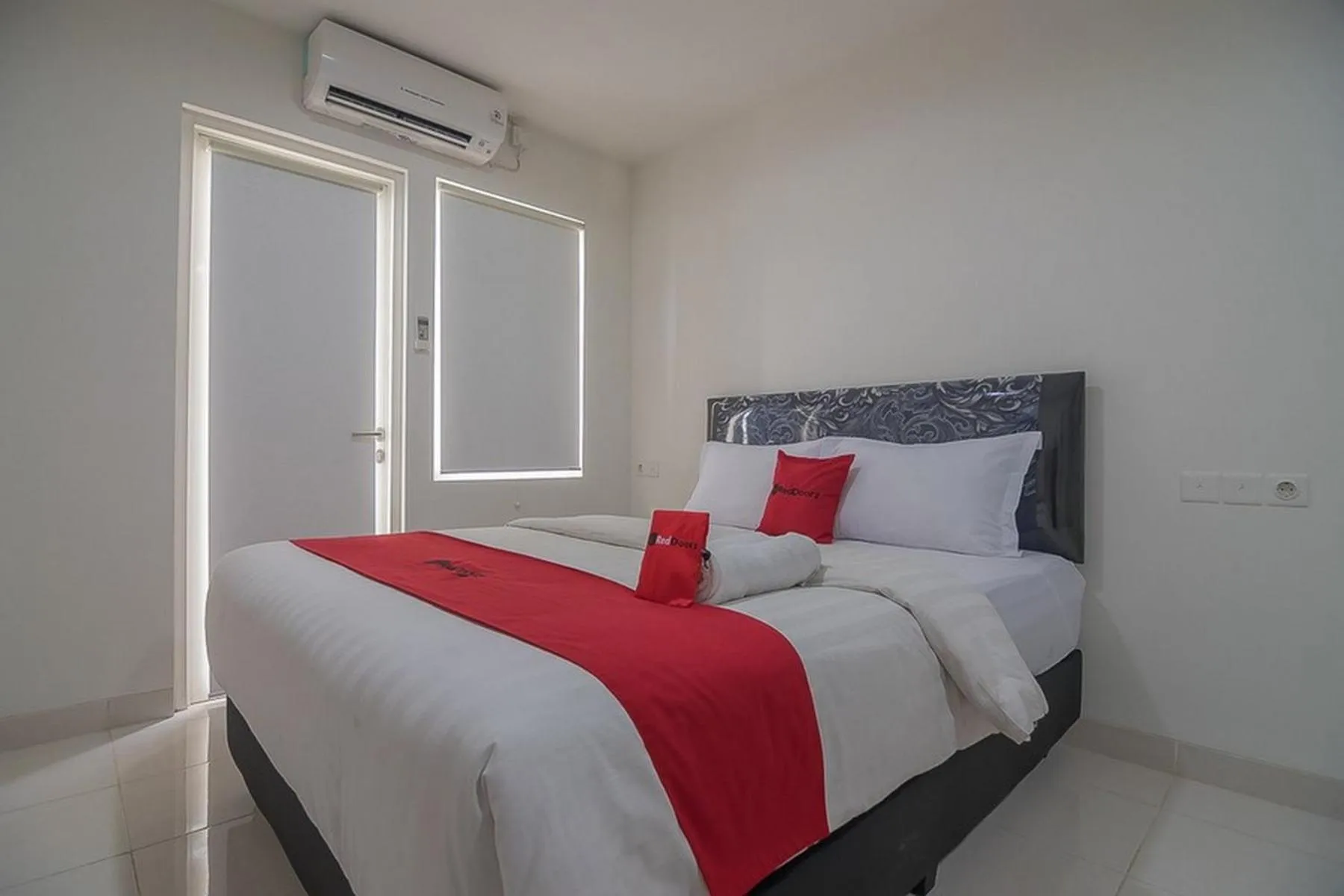 Double Room in RedDoorz Apartment @ Sentul Tower