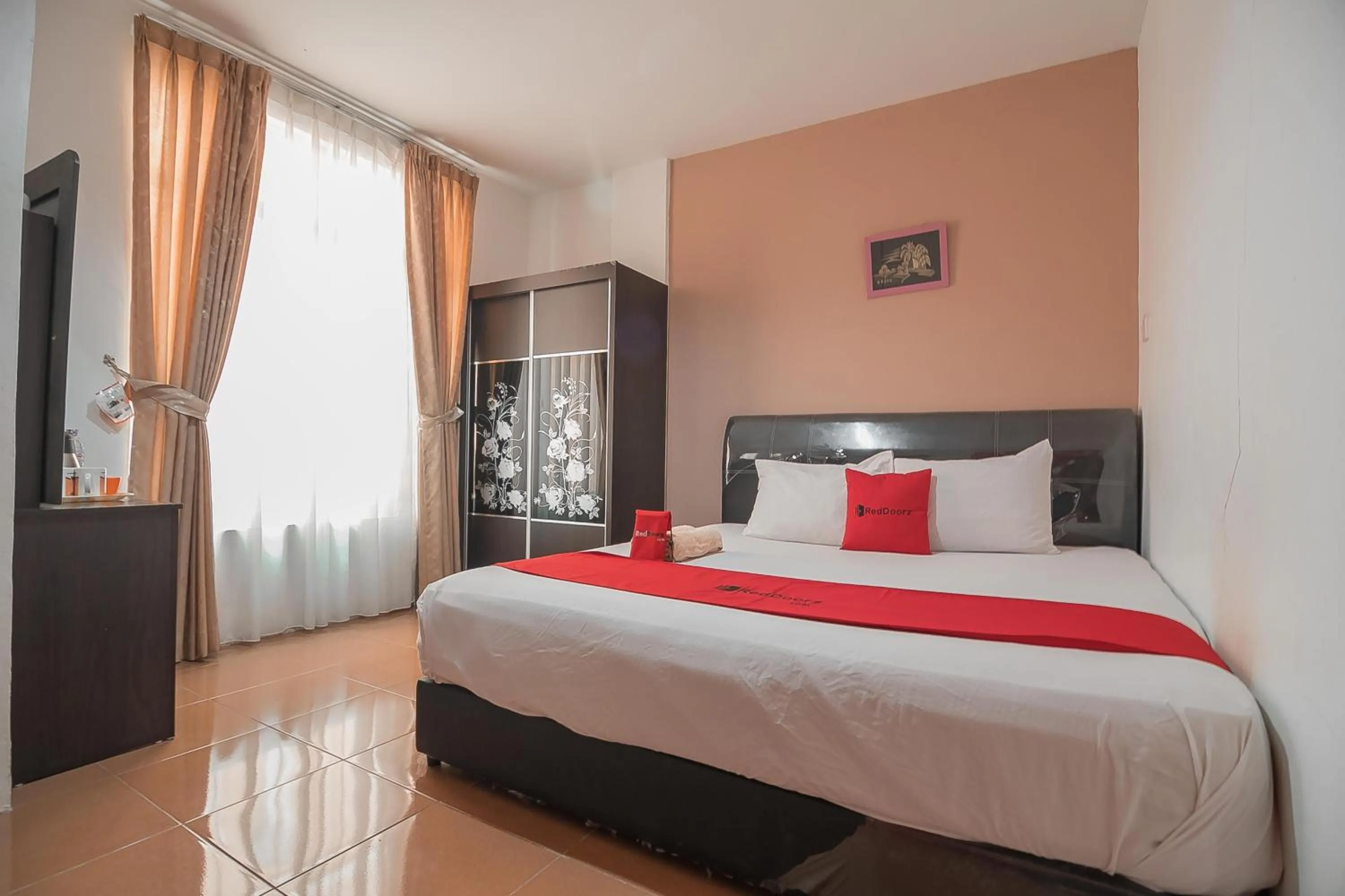 Deluxe Room in RedDoorz @ Batam Center 2