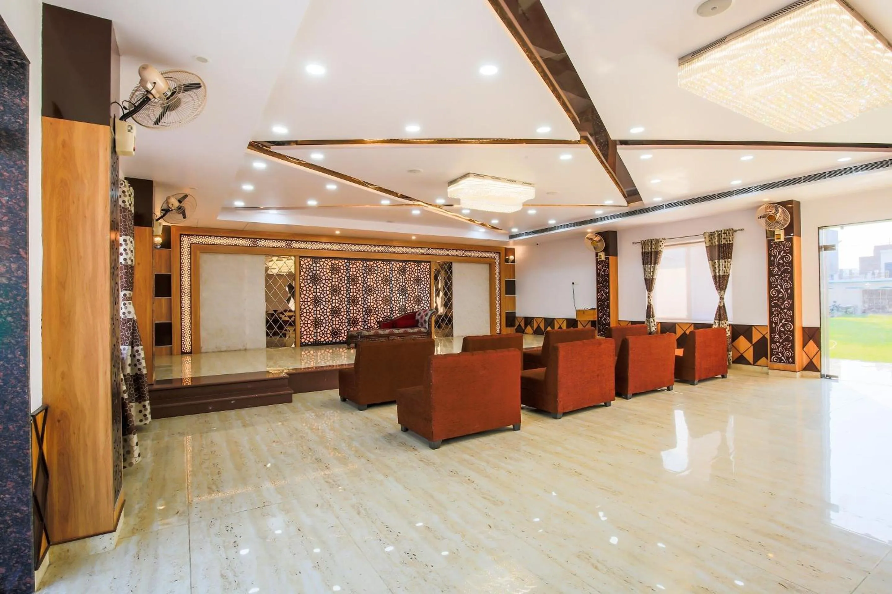 Super Hotel O Vaibhav laxmi Paradise