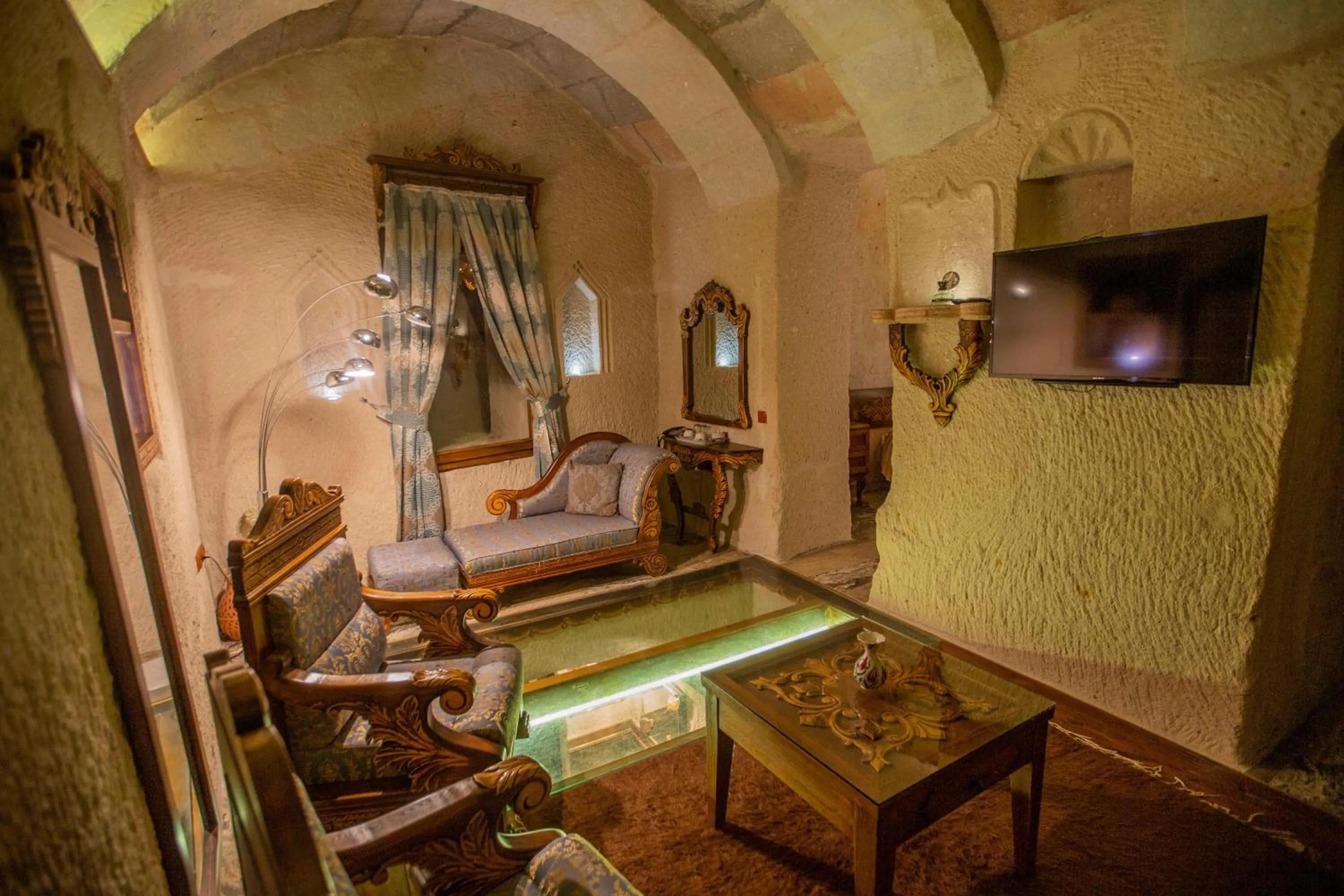 King Suite with Spa Bath in Hermes Cave Hotel