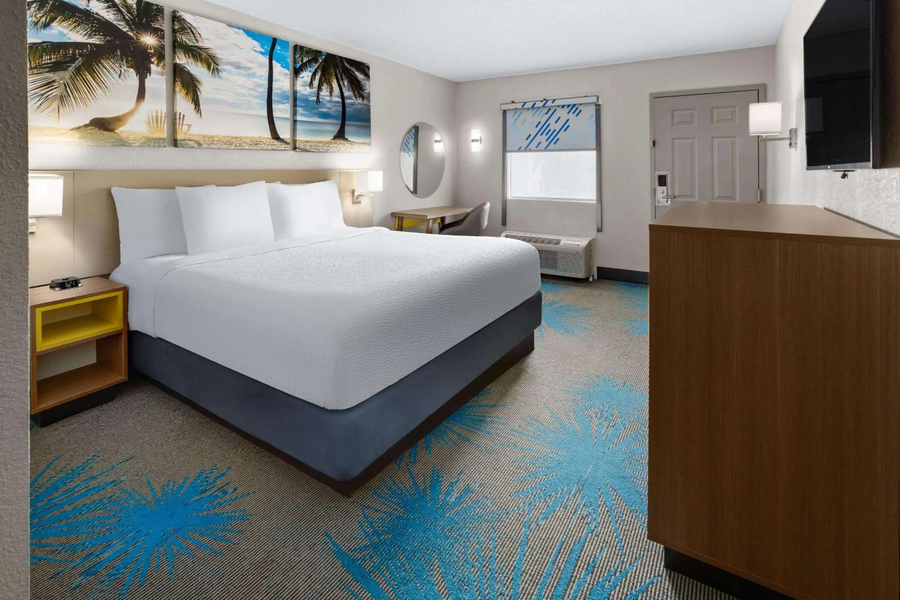 King Room - Disability Access/Non-Smoking in Days Inn by Wyndham Acworth