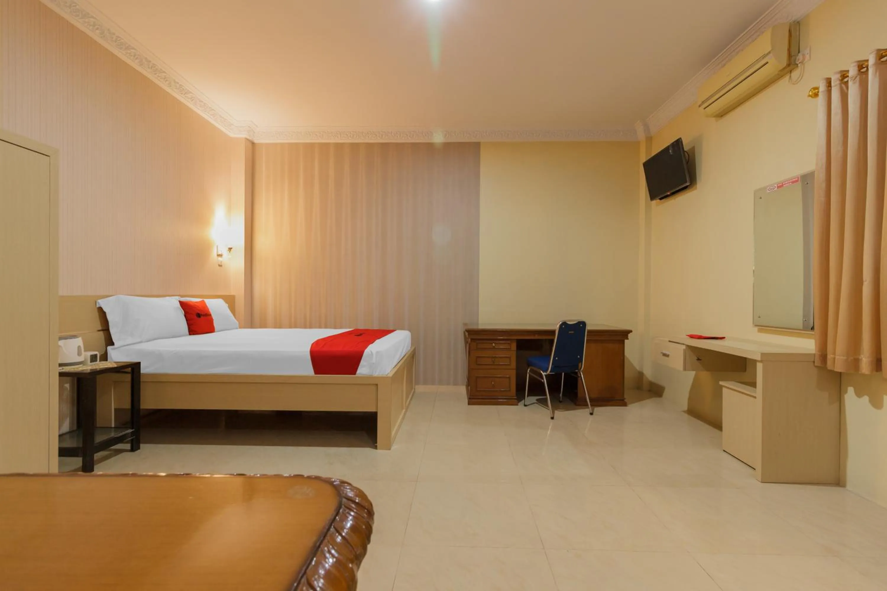 Suite in RedDoorz Plus near Pantai Malalayang Manado