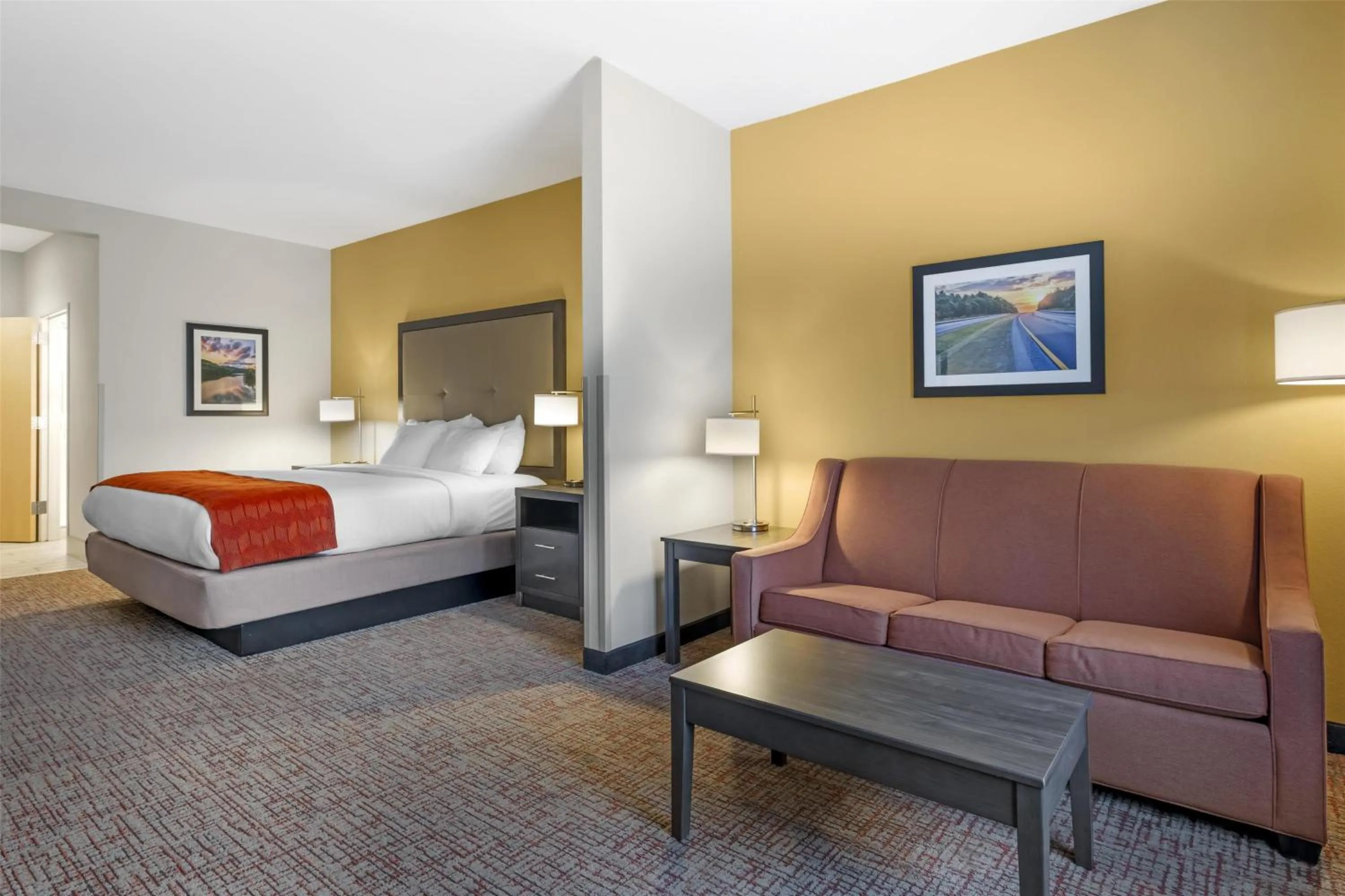 King Suite with Sofa Bed in Best Western Plus Elizabethtown Inn & Suites