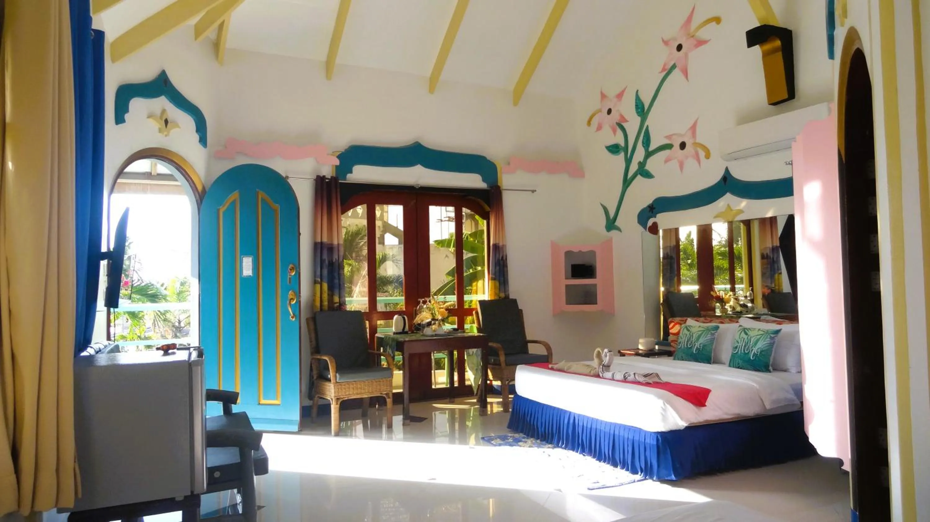 Deluxe Double Room with Balcony and Sea View in MG Chateau Resort