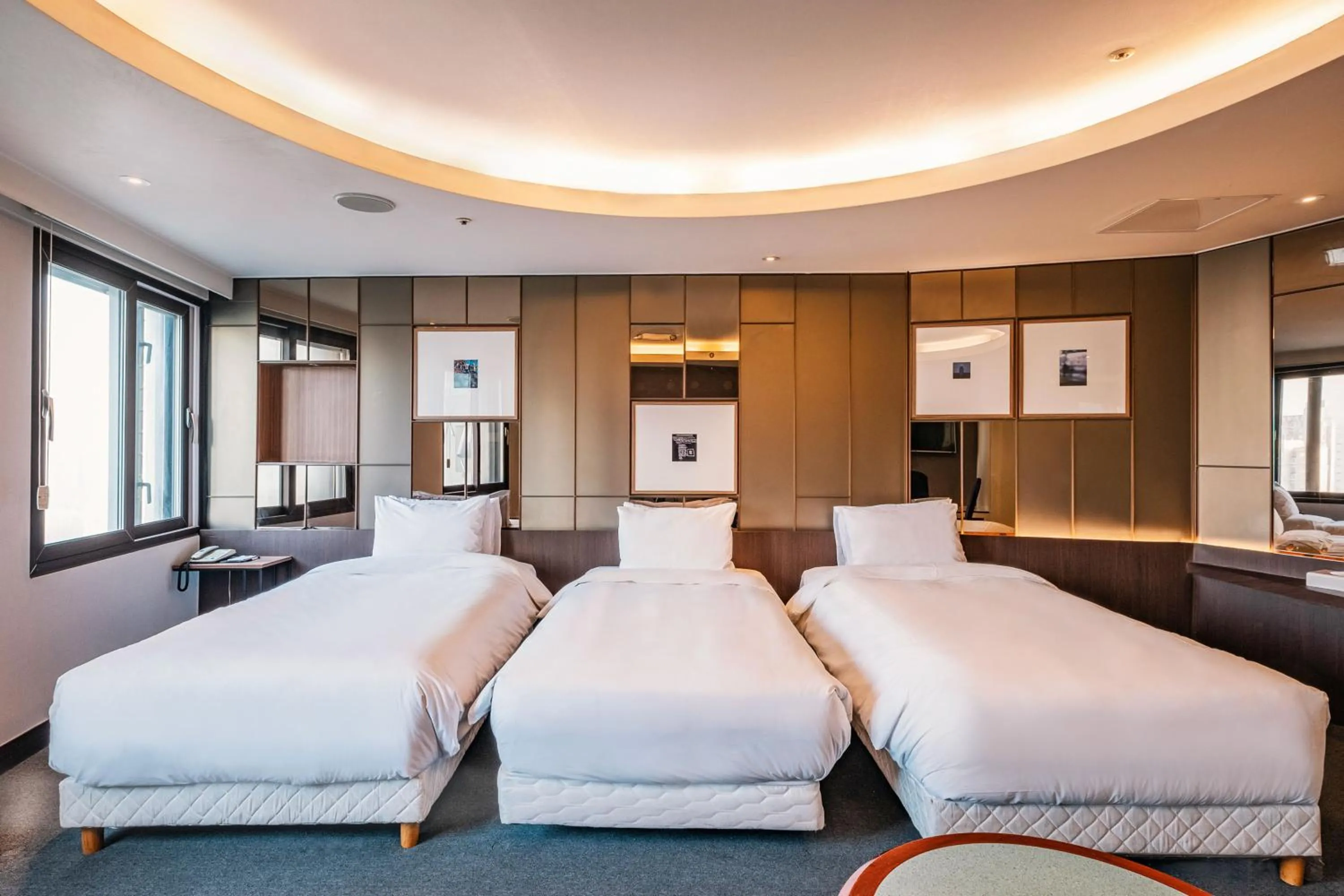 Deluxe Triple Room in The Riverside Hotel