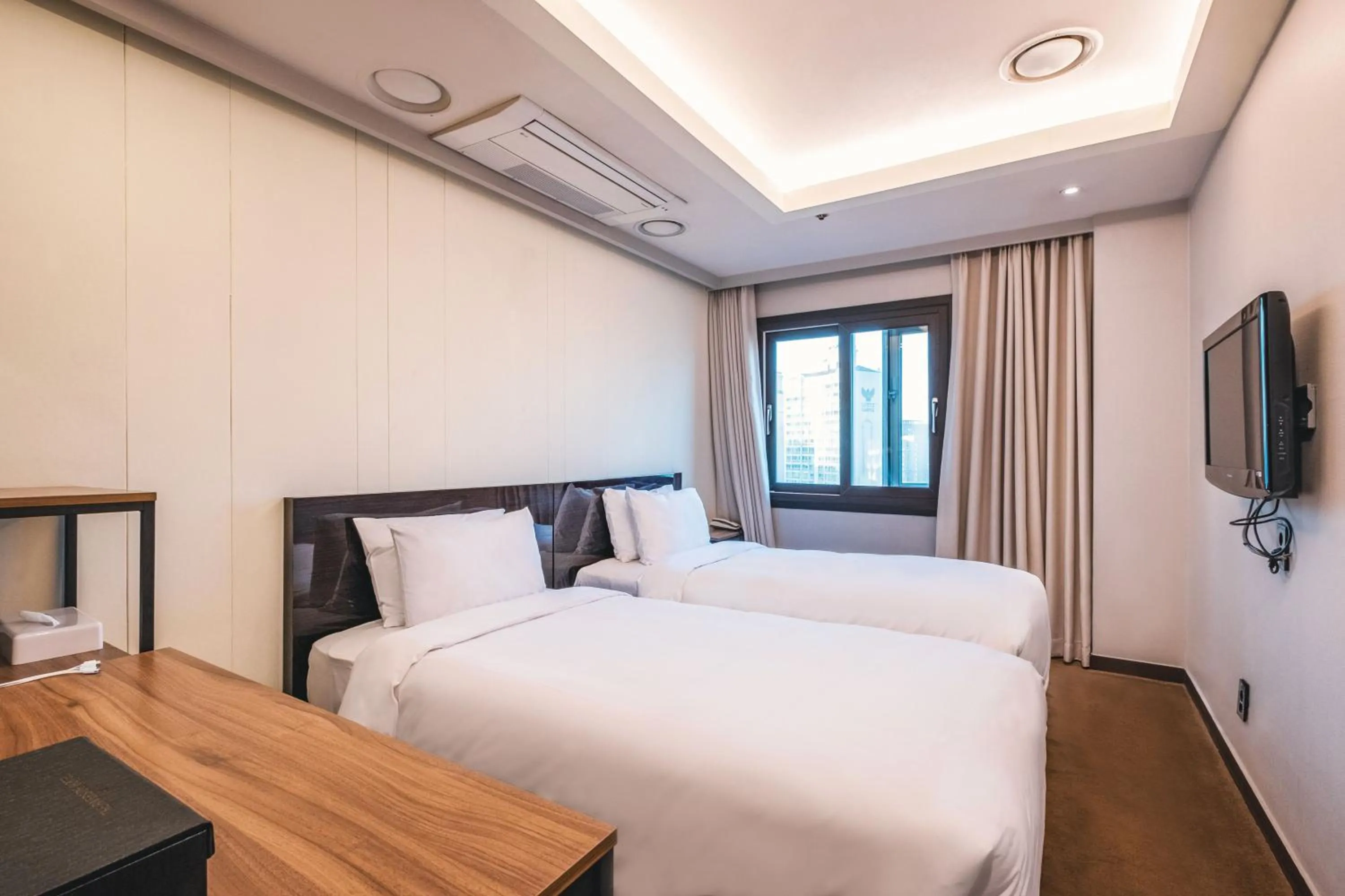 Superior Twin Room with City View in The Riverside Hotel