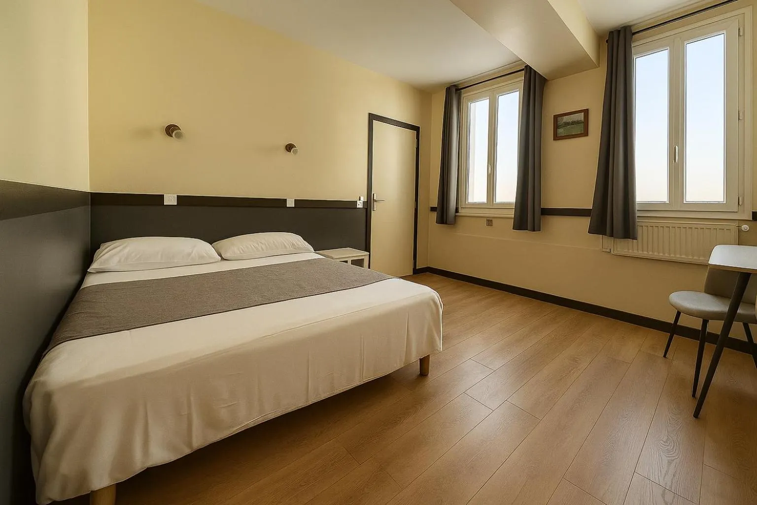 Double Room - Disability Access in Hotel des Bains à 10 min de Paris