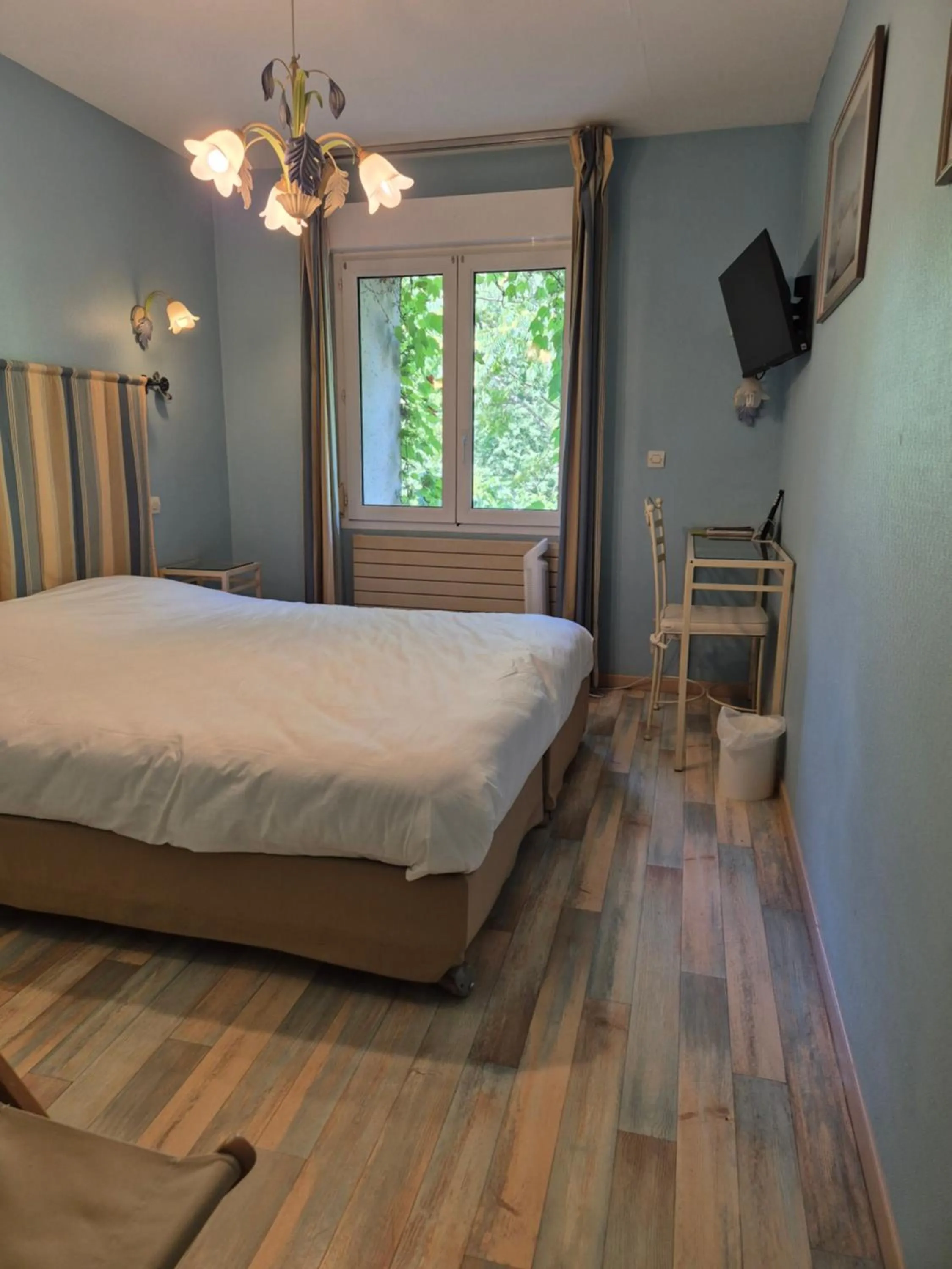 Standard Double Room in Logis Hôtel Restaurant Les Norias