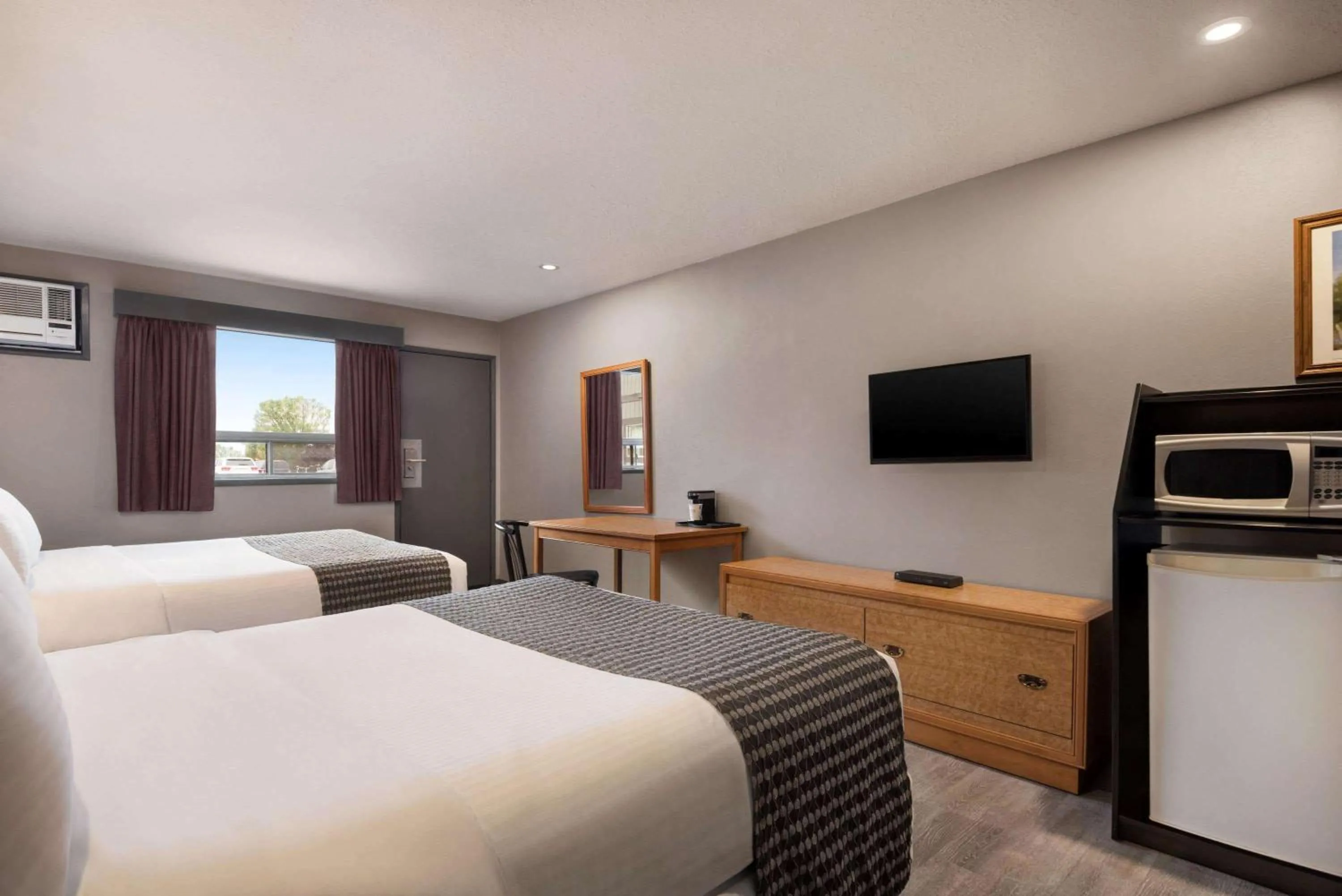 Queen Room with Two Queen Beds - Mobility Access/Non-Smoking in Travelodge by Wyndham Brandon