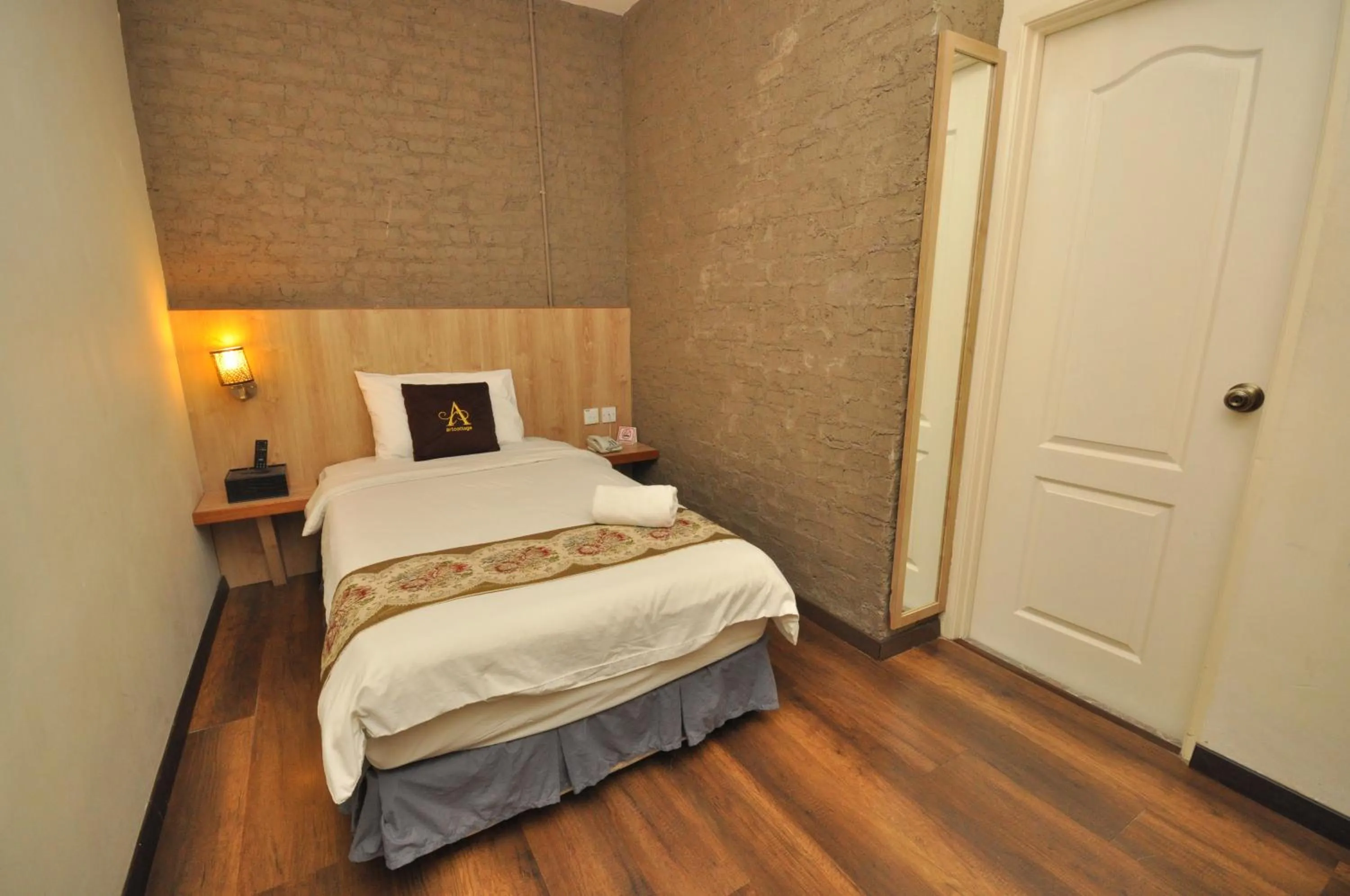 Single Room with Private Bathroom - single occupancy in Art Cottage Hotel