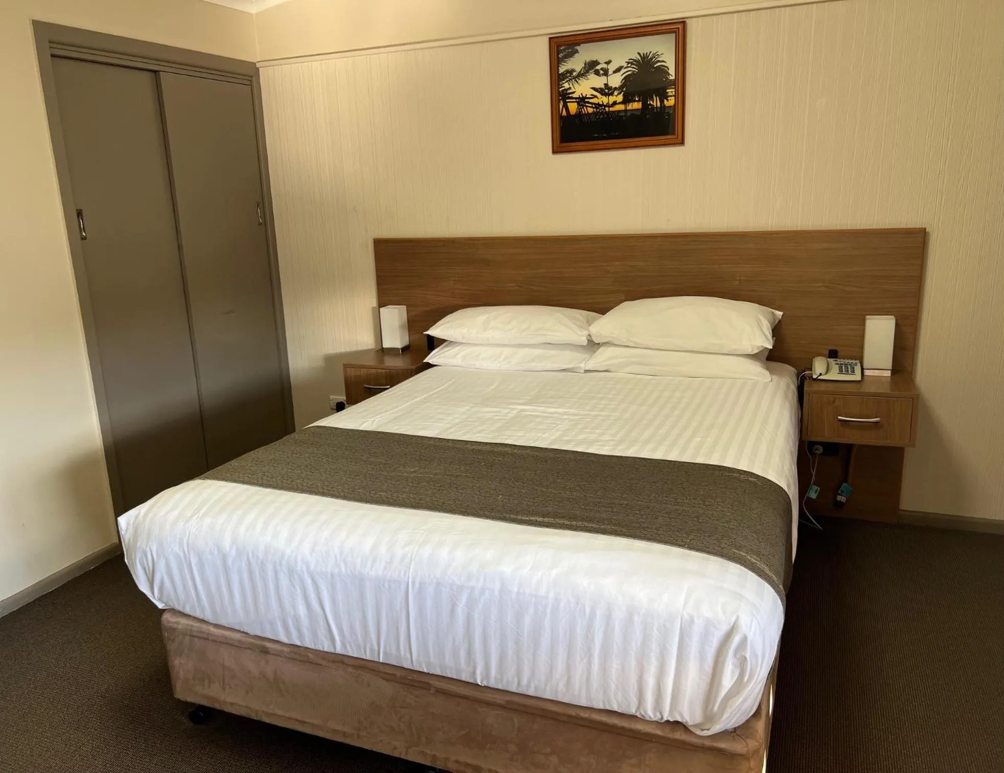 Standard Queen Room in Argosy Motor Inn